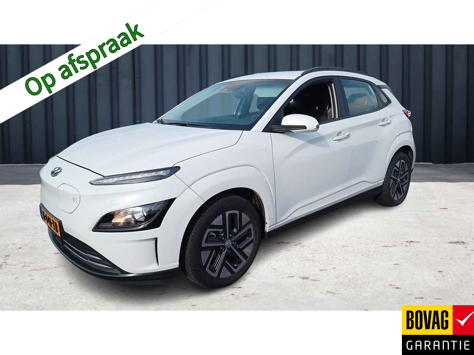 Hyundai KONA EV Comfort 64 kWh (204 PK) (Subsidie Mogelijk) 1e-Eig, Keurig-Onderh, 12-Mnd-BOVAG, NL-Auto, Navigatie/Apple-Carplay/Android-Auto, Adaptive-Cruisecontrol, Keyless-Entry/Start, Parkeersensoren, Achteruitrijcamera, DAB, Lm-Velgen-17Inch, Privacy-Glas - 1/15