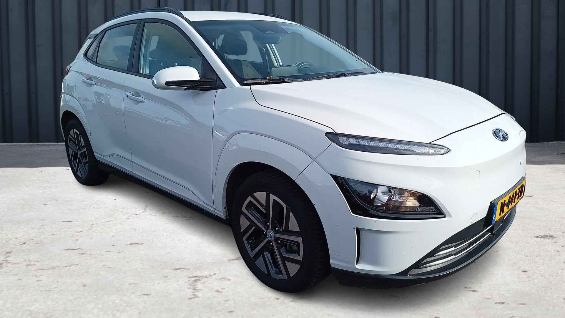 Hyundai KONA EV Comfort 64 kWh (204 PK) (Subsidie Mogelijk) 1e-Eig, Keurig-Onderh, 12-Mnd-BOVAG, NL-Auto, Navigatie/Apple-Carplay/Android-Auto, Adaptive-Cruisecontrol, Keyless-Entry/Start, Parkeersensoren, Achteruitrijcamera, DAB, Lm-Velgen-17Inch, Privacy-Glas - 3/15