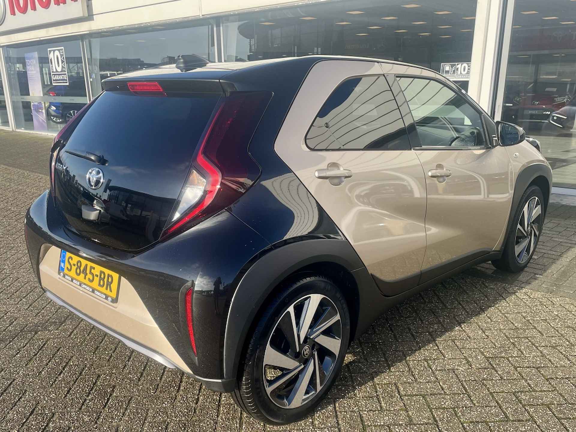 Toyota Aygo X 1.0 VVT-i S-CVT Envy | NET BINNEN | - 4/23