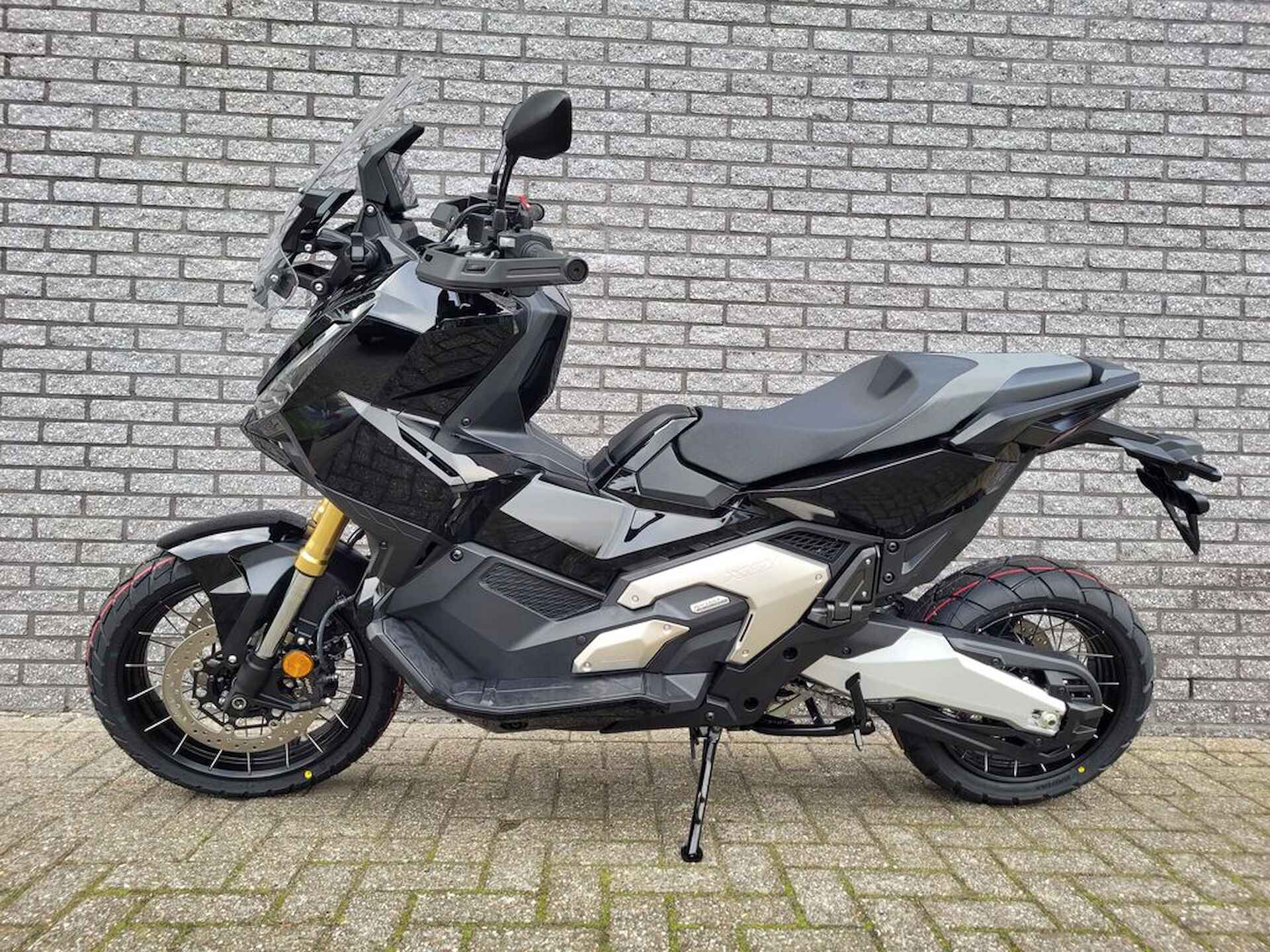 Honda X-ADV 750 - 3/5