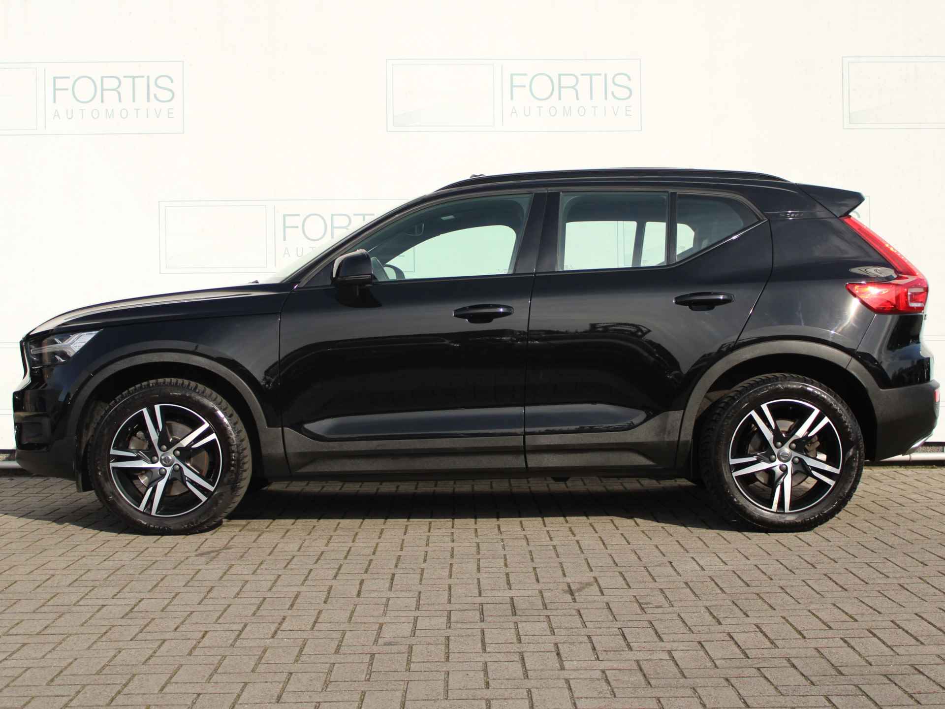 Volvo XC40 2.0 T5 AWD R-Design CAMERA | HARMAN KARDON | PANO | STOELVERW | AFN TREKHAAK | - 16/28