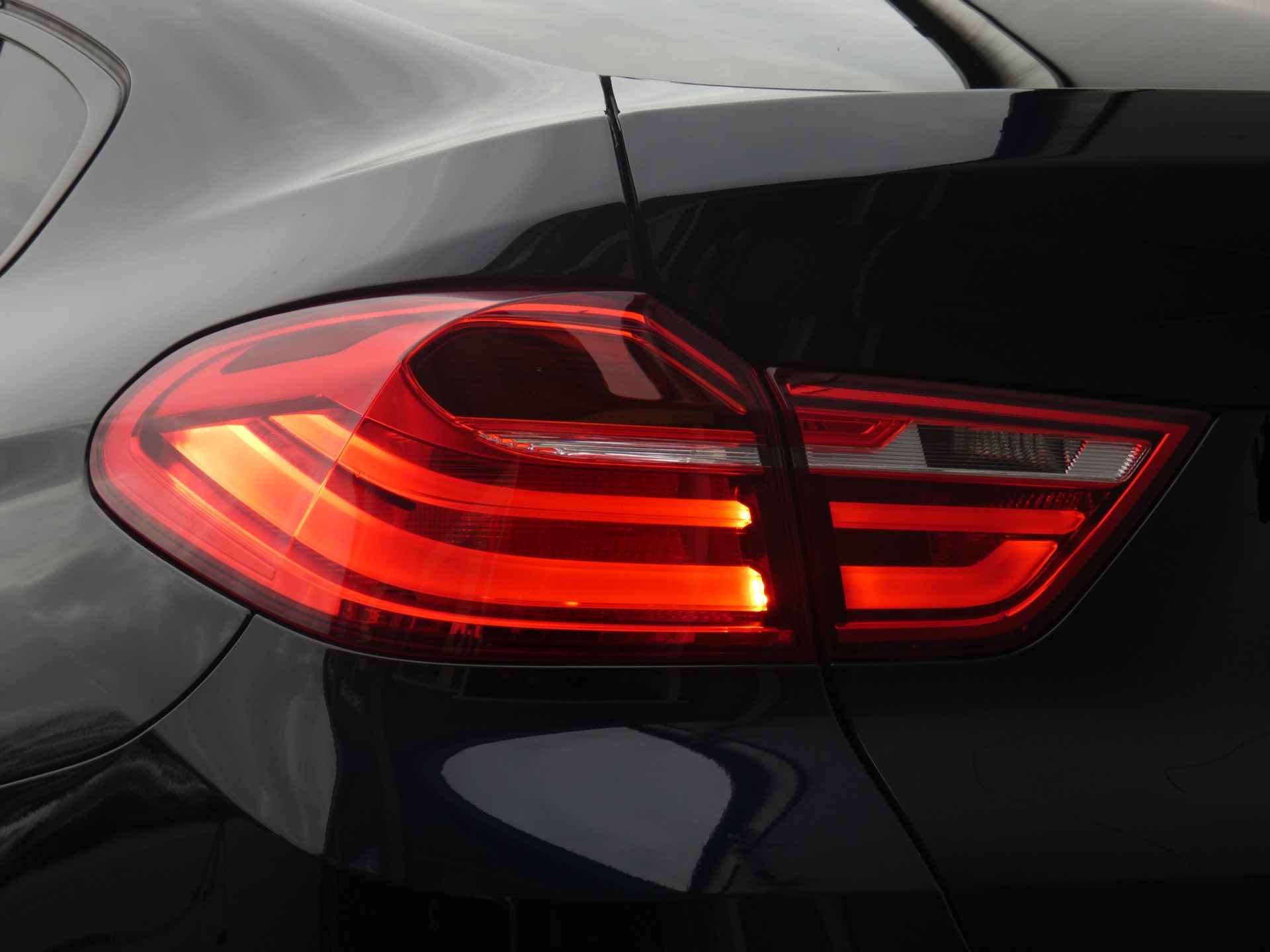BMW X4 xDrive20i High Executive M Sport Edition | Head-up |Schuif/-kanteldak | Harman/kardon | NL-auto - 17/64