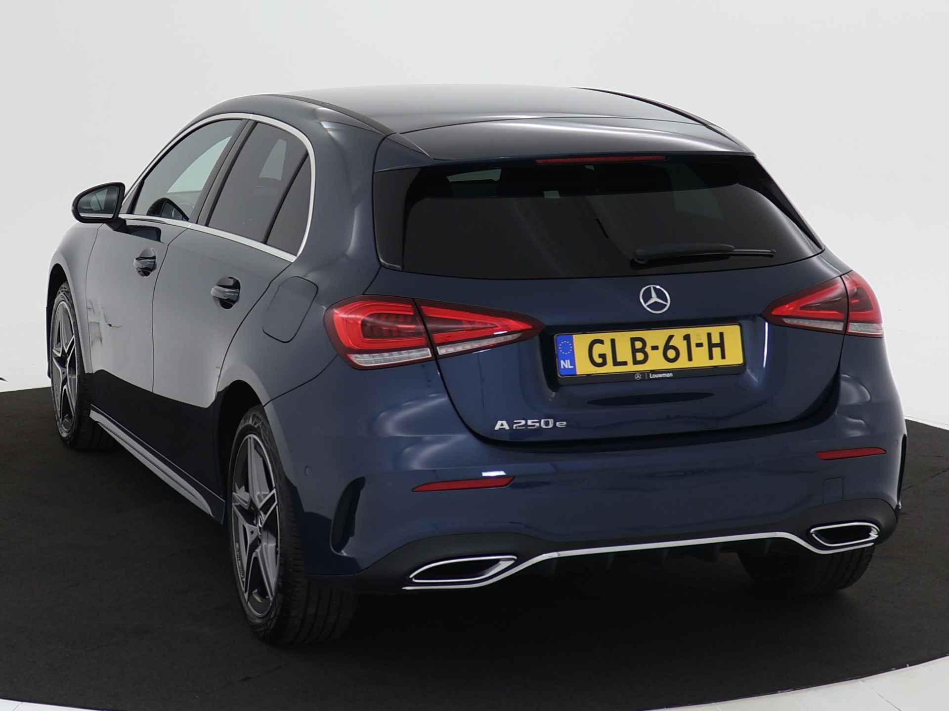 Mercedes-Benz A-Klasse 250 e AMG Plug-In Hybride | Achteruitrijcamera | Apple Carplay | Sfeerverlichting | Stoelverwarming | Inclusief 24 maanden MB Certified garantie voor Europa. - 17/44