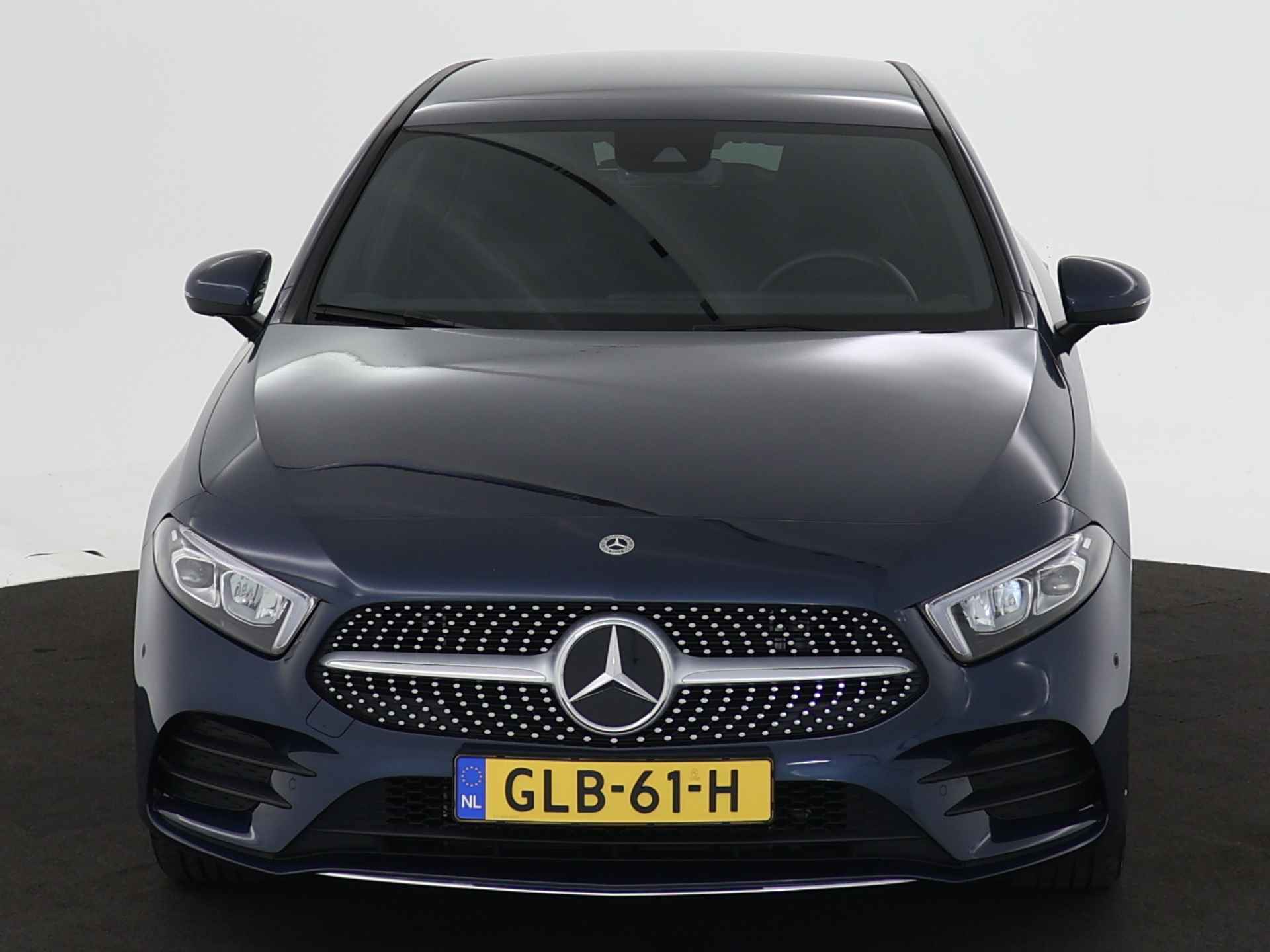 Mercedes-Benz A-Klasse 250 e AMG Plug-In Hybride | Achteruitrijcamera | Apple Carplay | Sfeerverlichting | Stoelverwarming | Inclusief 24 maanden MB Certified garantie voor Europa. - 27/44