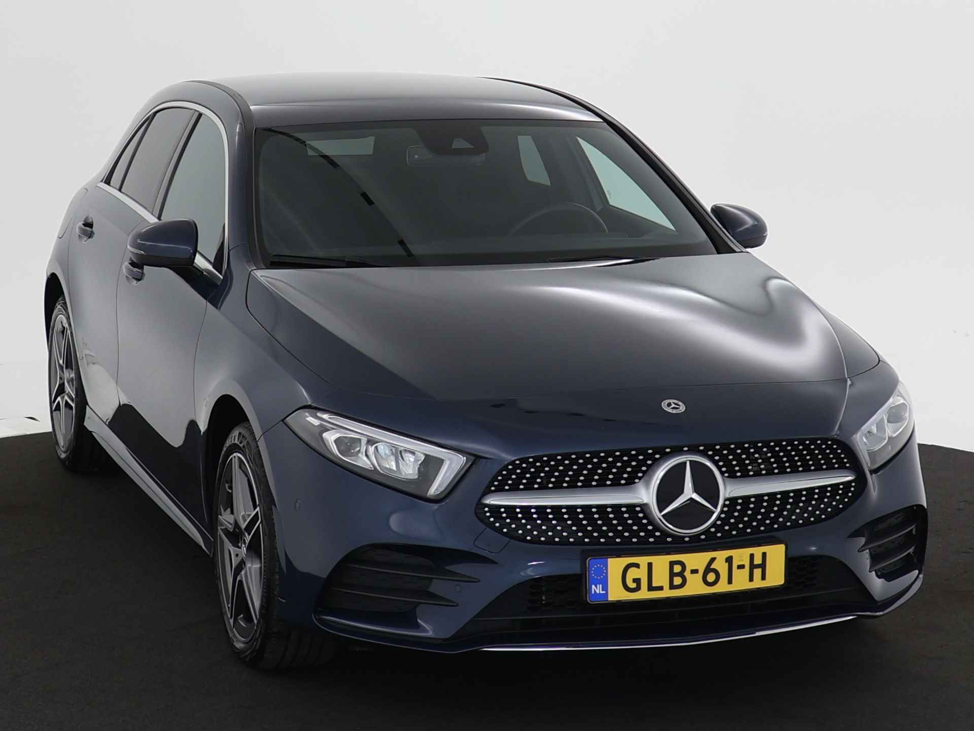 Mercedes-Benz A-Klasse 250 e AMG Plug-In Hybride | Achteruitrijcamera | Apple Carplay | Sfeerverlichting | Stoelverwarming | Inclusief 24 maanden MB Certified garantie voor Europa. - 28/44