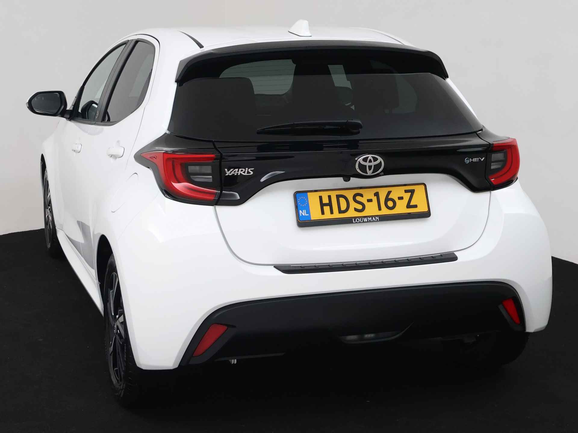 Toyota Yaris 1.5 Hybrid 115 Team D Limited | Apple Carplay/Android Auto | Camera | Stoel en stuurwiel verwarmd | Cruise Control Adaptief | Climate Control | - 3/39