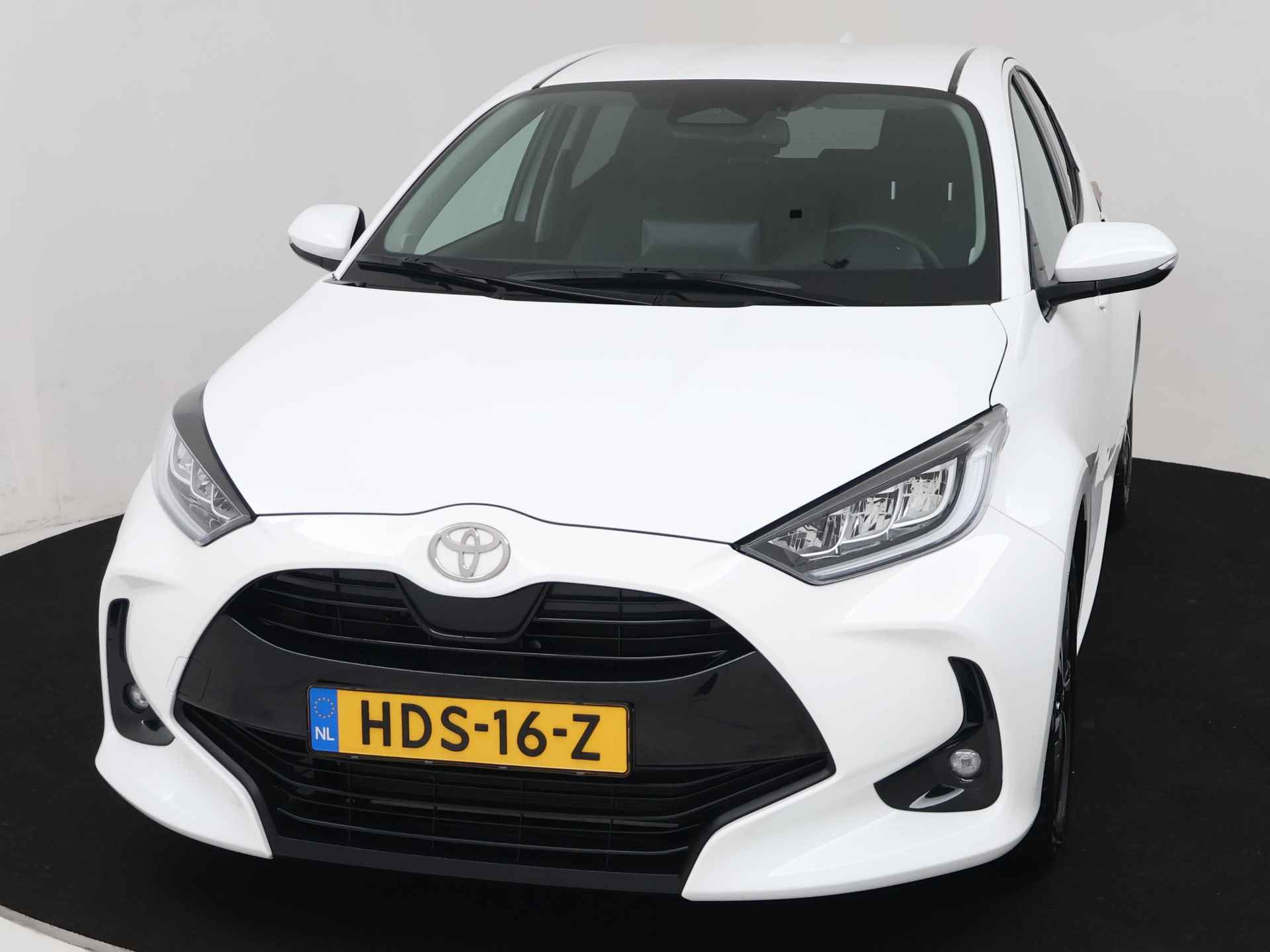 Toyota Yaris 1.5 Hybrid 115 Team D Limited | Apple Carplay/Android Auto | Camera | Stoel en stuurwiel verwarmd | Cruise Control Adaptief | Climate Control | - 32/39