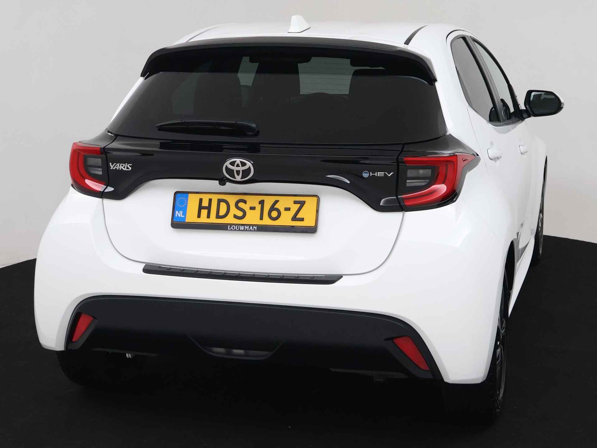 Toyota Yaris 1.5 Hybrid 115 Team D Limited | Apple Carplay/Android Auto | Camera | Stoel en stuurwiel verwarmd | Cruise Control Adaptief | Climate Control | - 33/39