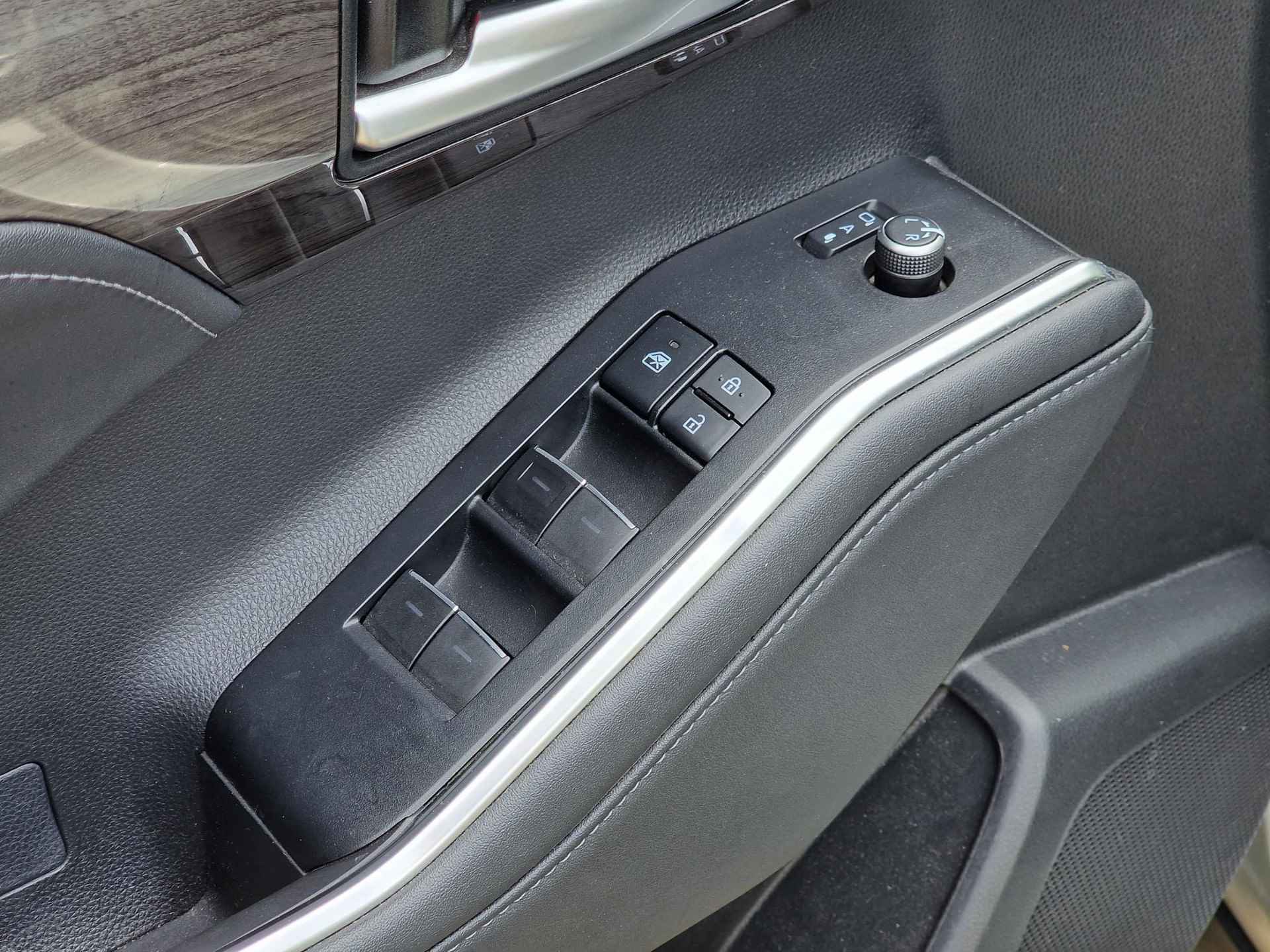 Toyota Highlander 2.5 AWD Hybrid Executive All-in prijs! | JBL premium audio | Navigatiesysteem | Panoramadak | Parkeersensoren | - 9/46
