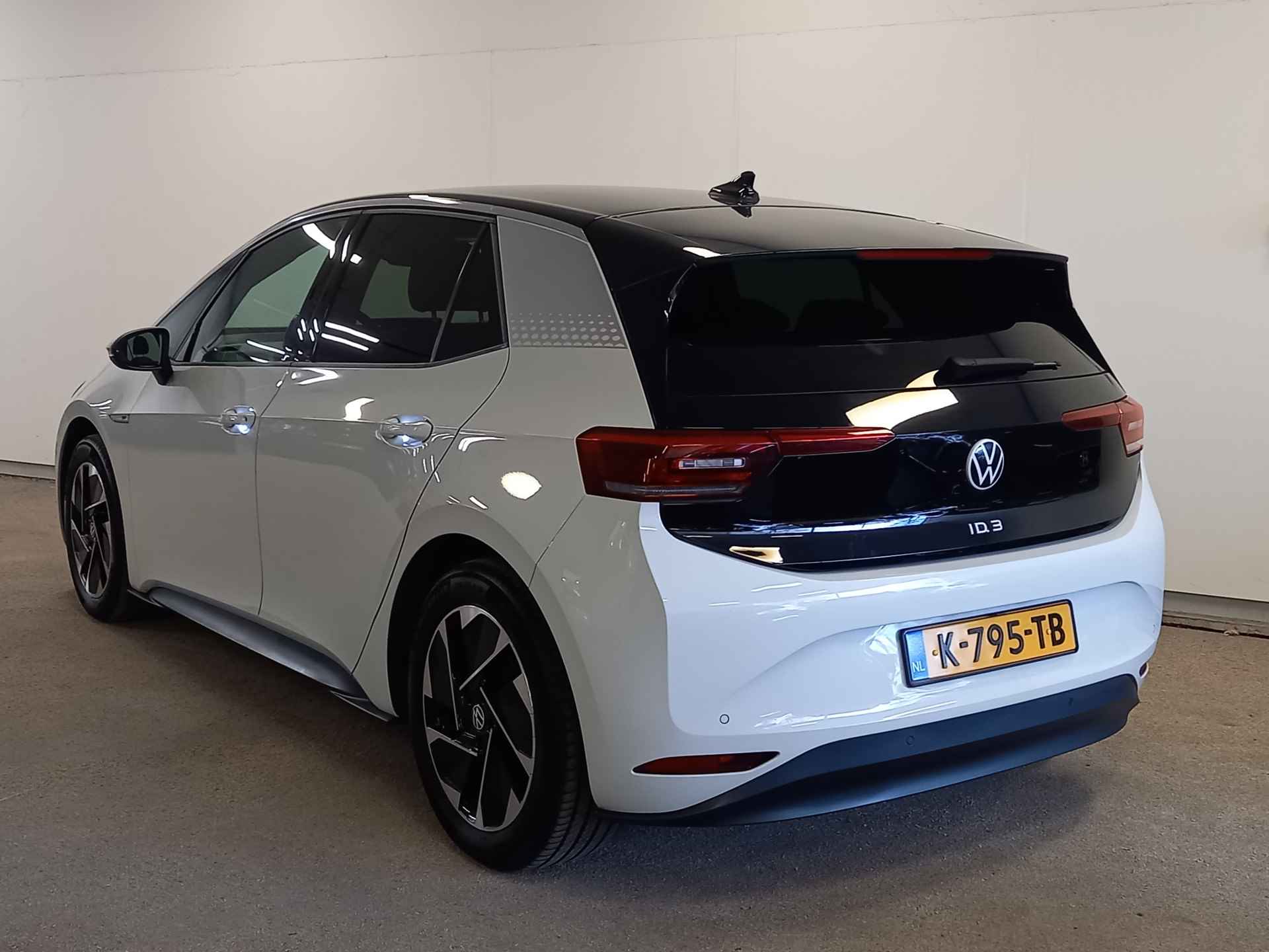 Volkswagen ID.3 First Plus 58 kWh | € 2.000,- SEPP Subsidie | Adaptive Cruise Control | Camera - 6/44