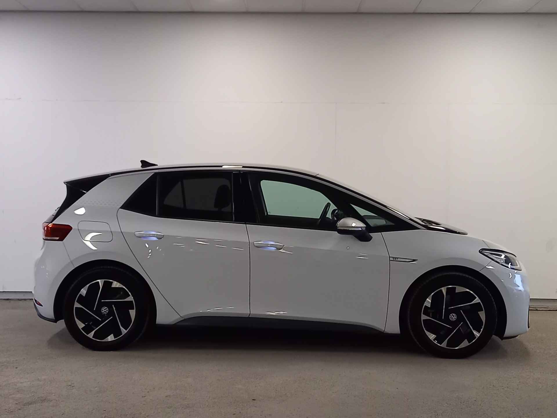 Volkswagen ID.3 First Plus 58 kWh | € 2.000,- SEPP Subsidie | Adaptive Cruise Control | Camera - 28/44