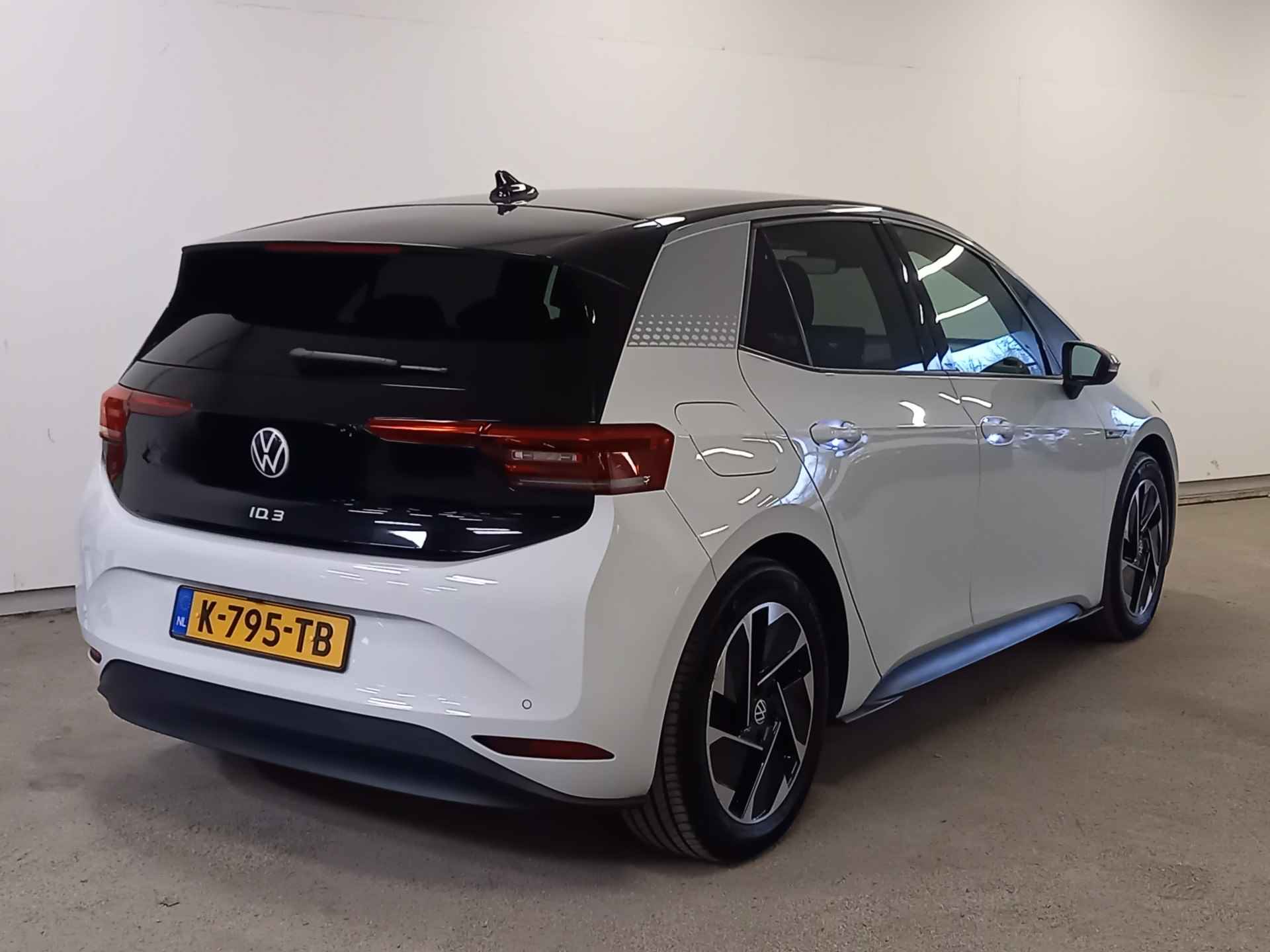 Volkswagen ID.3 First Plus 58 kWh | € 2.000,- SEPP Subsidie | Adaptive Cruise Control | Camera - 29/44