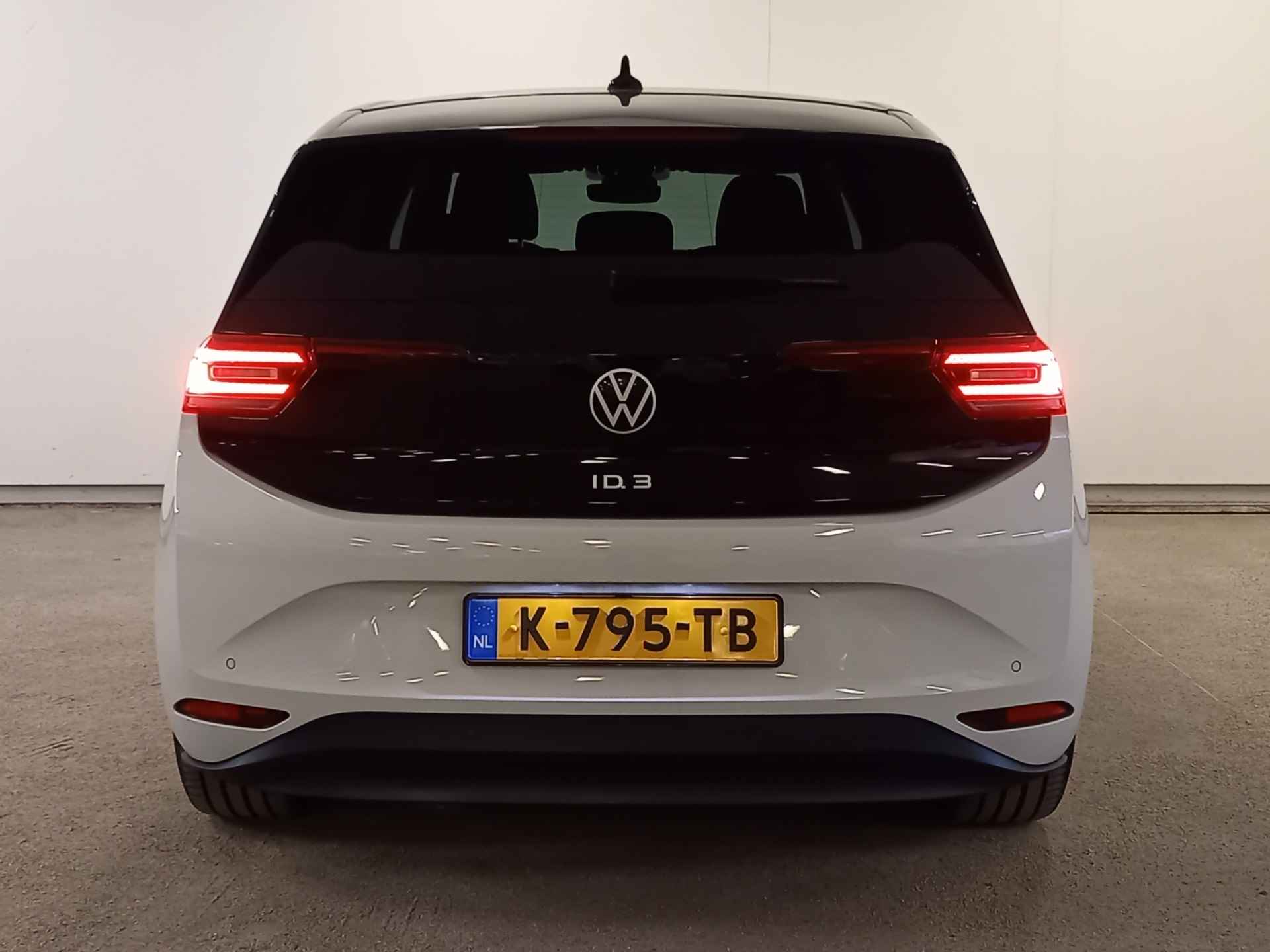 Volkswagen ID.3 First Plus 58 kWh | € 2.000,- SEPP Subsidie | Adaptive Cruise Control | Camera - 38/44