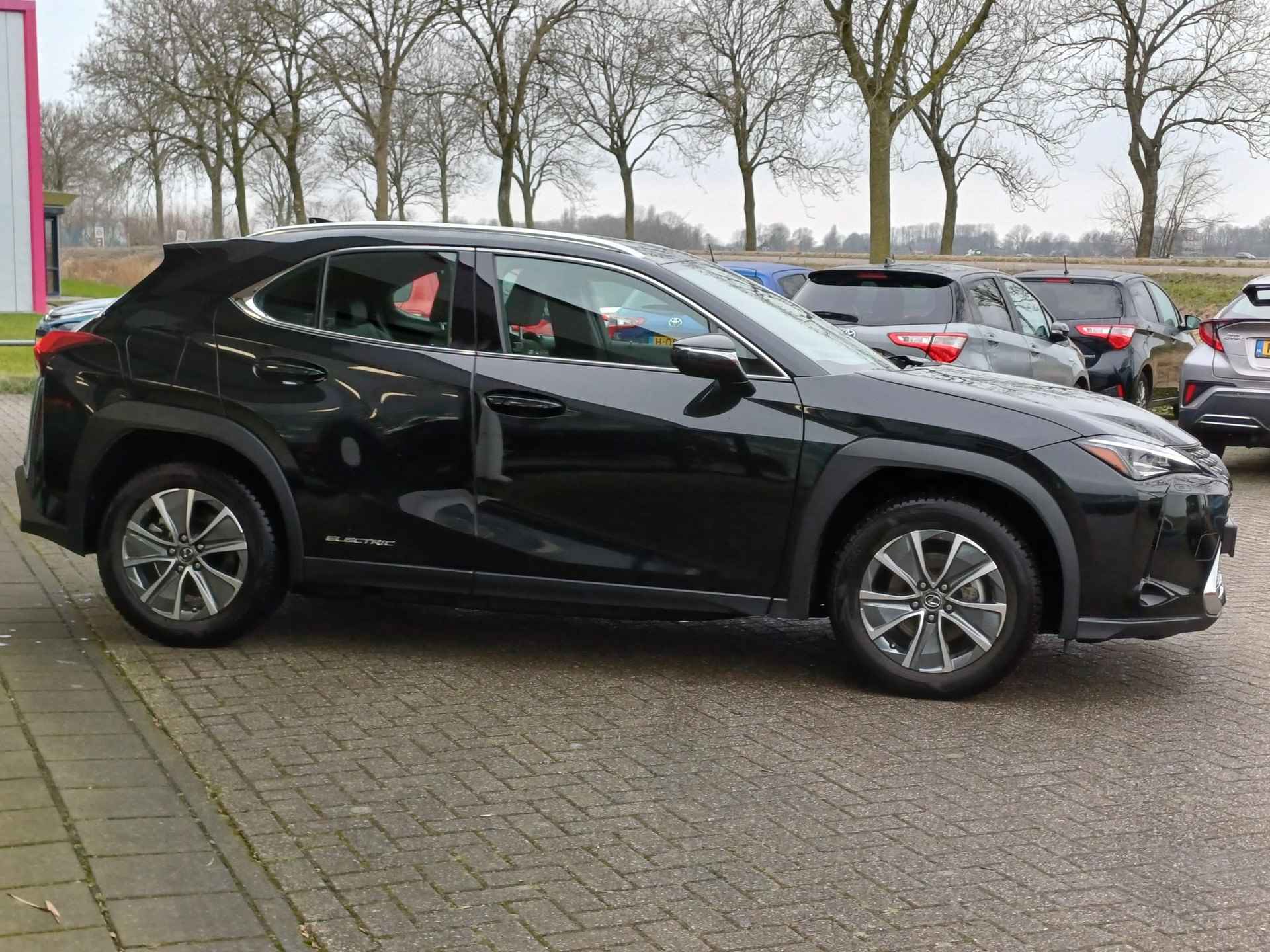 Lexus UX 300e Business 54 kWh 204 PK | Clima | Cruise | Carplay - Android Auto - 12/37