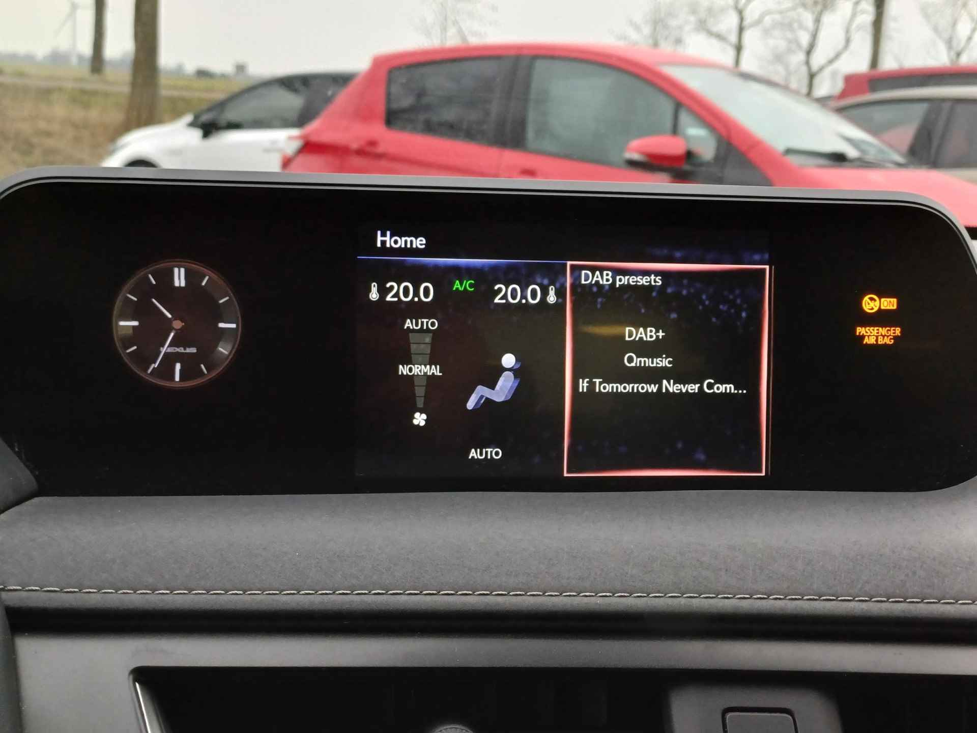 Lexus UX 300e Business 54 kWh 204 PK | Clima | Cruise | Carplay - Android Auto - 27/37