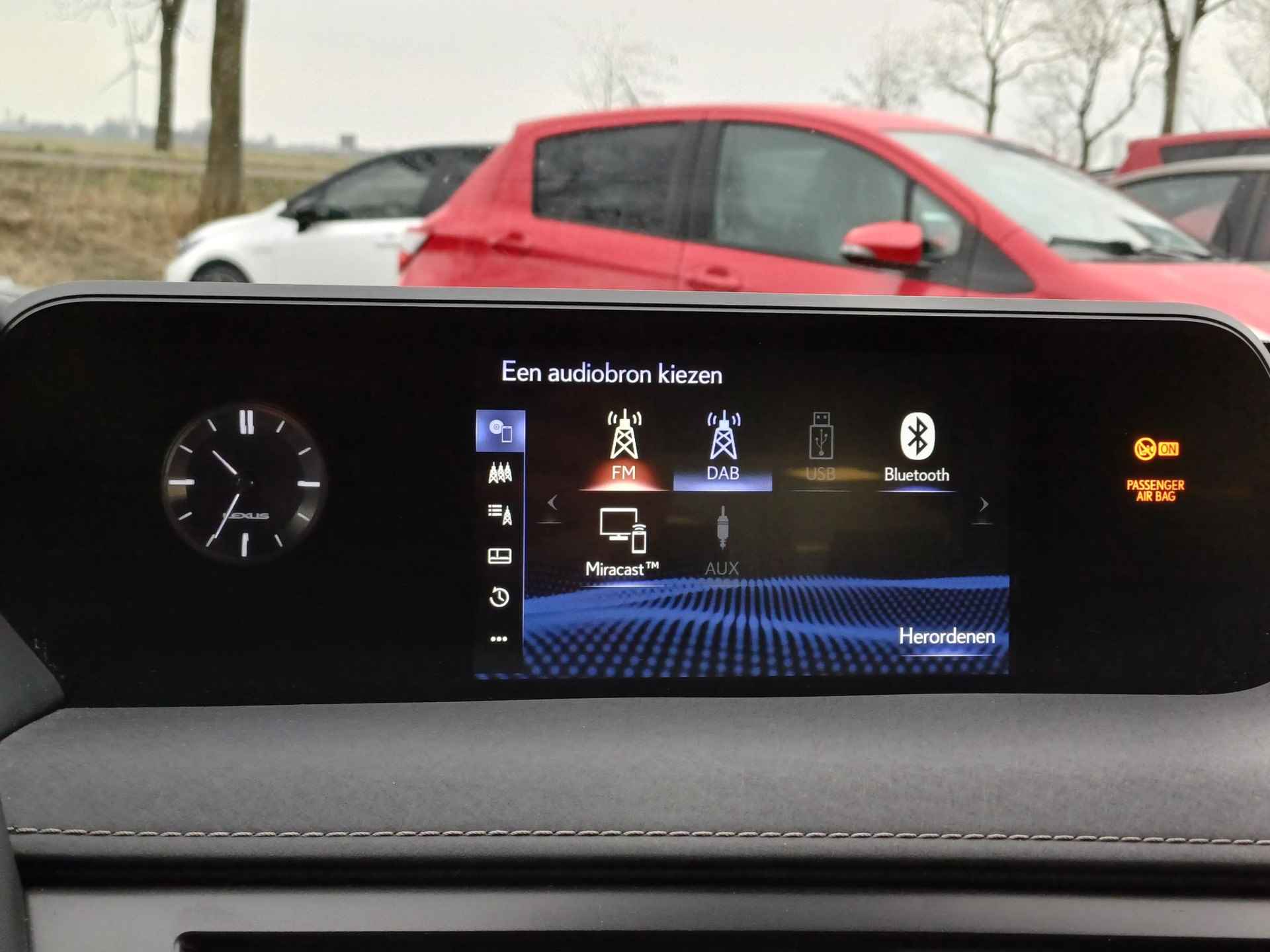 Lexus UX 300e Business 54 kWh 204 PK | Clima | Cruise | Carplay - Android Auto - 29/37
