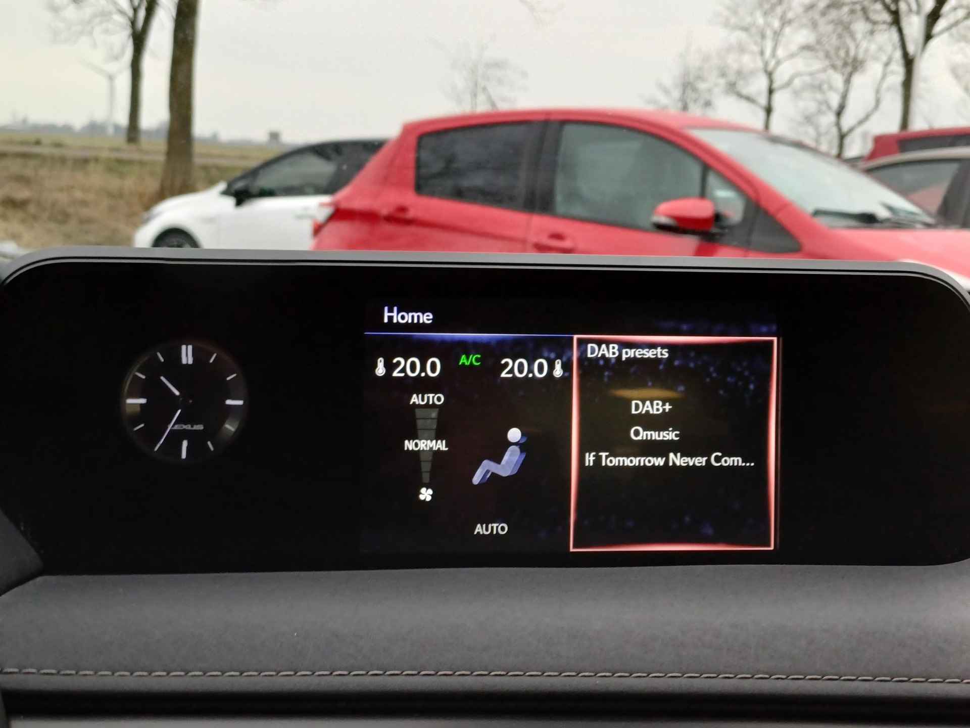 Lexus UX 300e Business 54 kWh 204 PK | Clima | Cruise | Carplay - Android Auto - 31/37