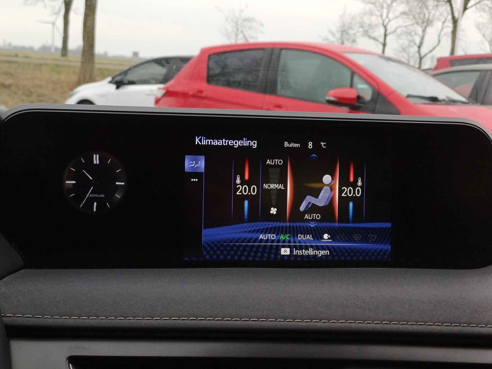 Lexus UX 300e Business 54 kWh 204 PK | Clima | Cruise | Carplay - Android Auto - 32/37