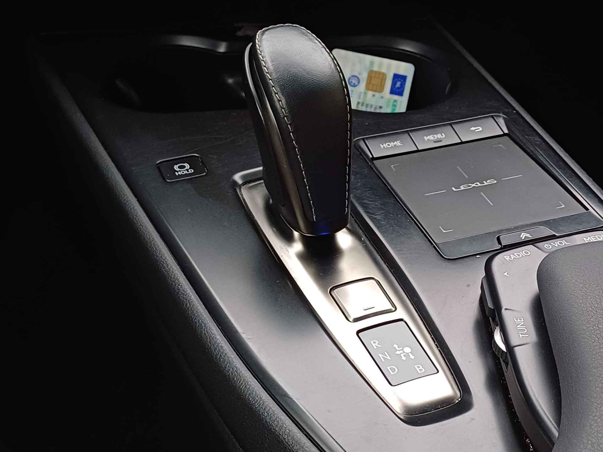 Lexus UX 300e Business 54 kWh 204 PK | Clima | Cruise | Carplay - Android Auto - 34/37