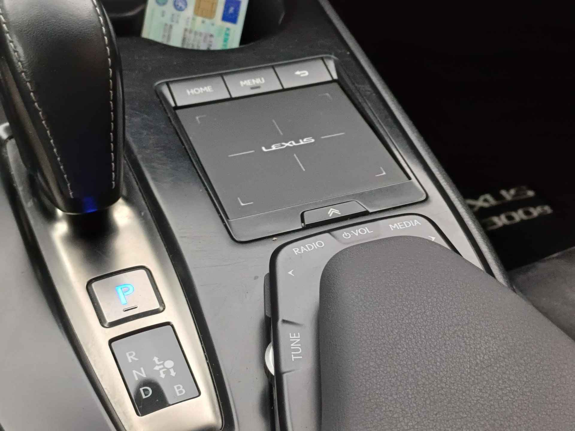 Lexus UX 300e Business 54 kWh 204 PK | Clima | Cruise | Carplay - Android Auto - 35/37