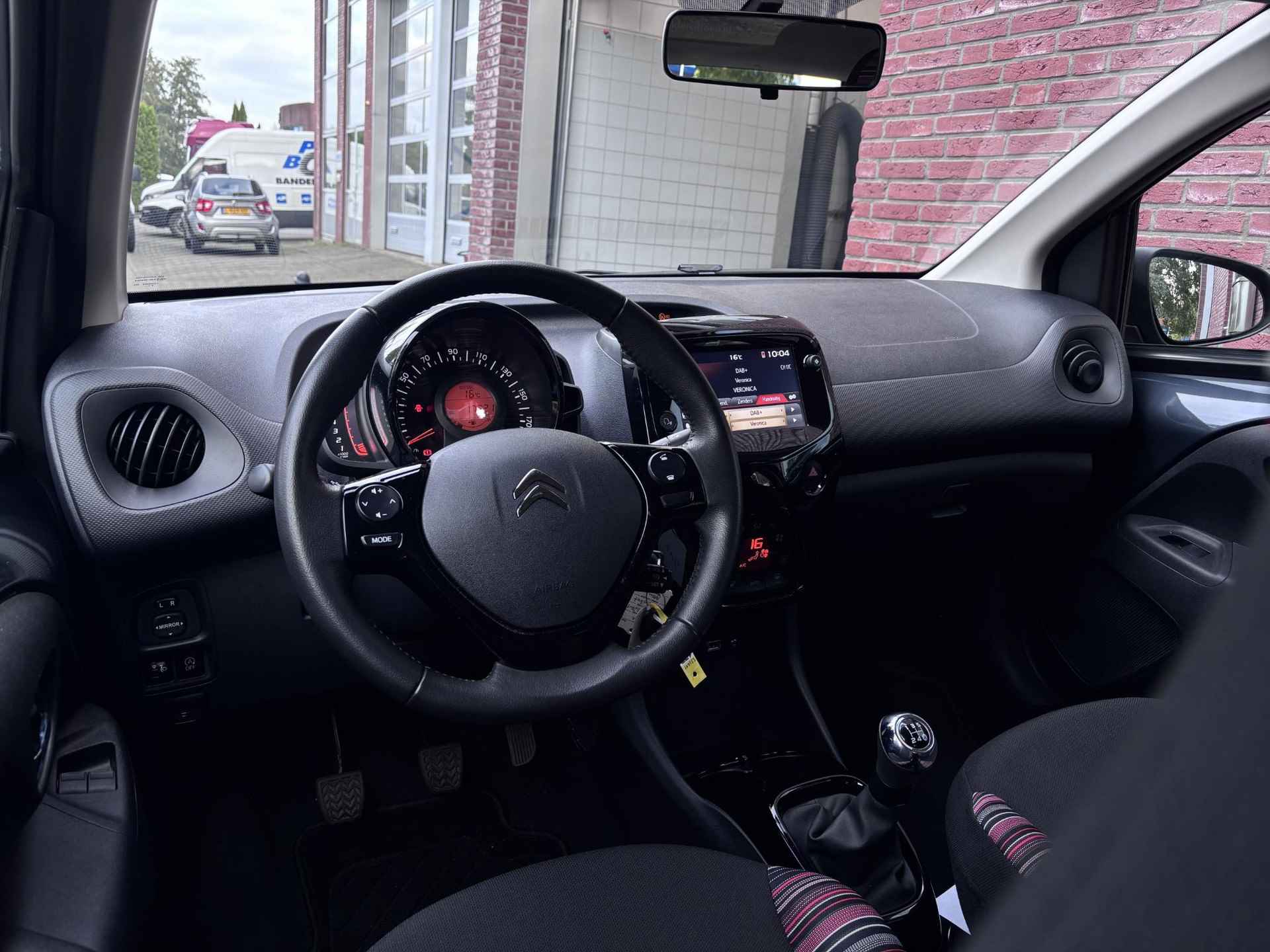 Citroën C1 5-deurs Shine 1.0 e-VTi 72pk | CAMERA | APPLE CARPLAY / ANDROID AUTO | DAB+ | CLIMA | LM-VELGEN | TOUCHSCREEN | - 14/47