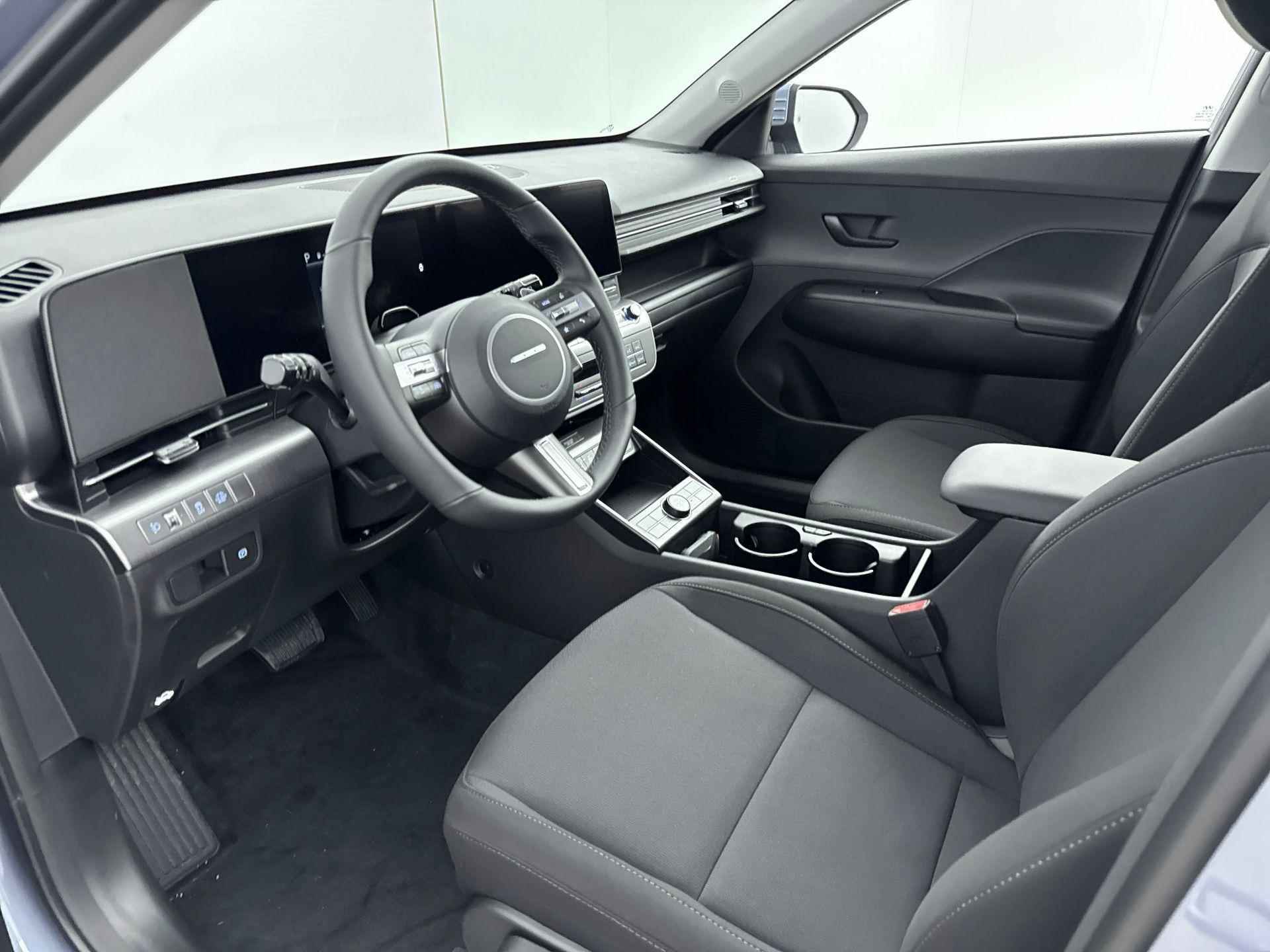 Hyundai Kona 1.6 GDI HEV COMFORT | €2500 voorraadvoordeel!| Navi| Parkeersensoren voor en achter | Achteruitrijcamera | Cruise Control met stop en go | Direct leverbaar | - 30/33