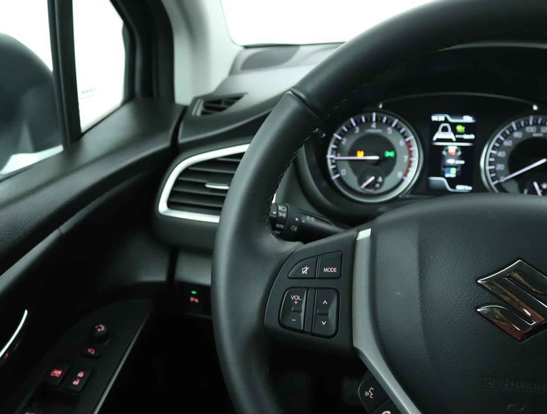 Suzuki S-Cross 1.4 Boosterjet Select Smart Hybrid | Apple Carplay/Android Auto | Parkeersensoren voor+achter | Climate Control | Cruise Control | Camera Achter | - 19/55