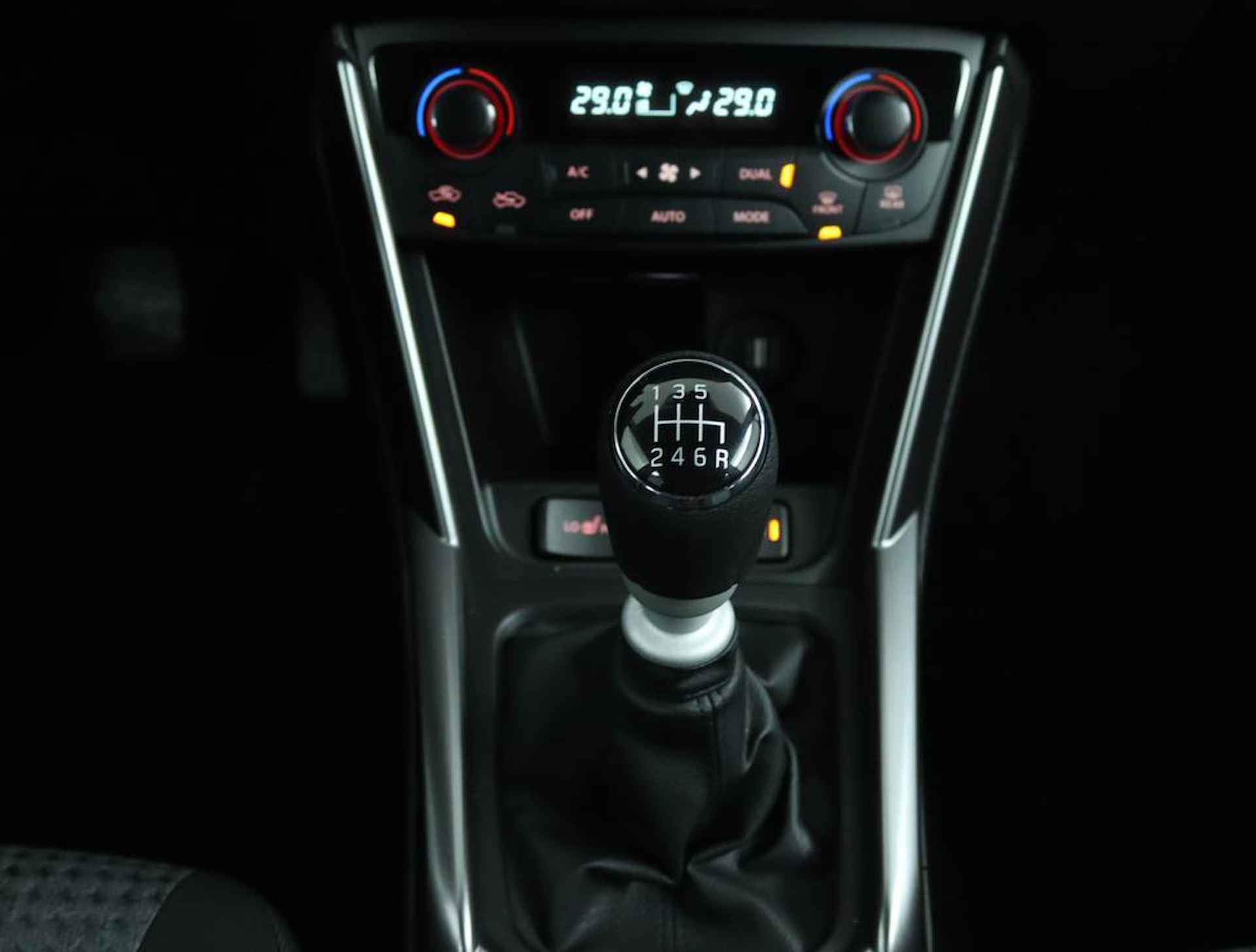 Suzuki S-Cross 1.4 Boosterjet Select Smart Hybrid | Apple Carplay/Android Auto | Parkeersensoren voor+achter | Climate Control | Cruise Control | Camera Achter | - 26/55