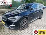 BMW X1 sDRIVE18i CENTENNIAL EXECUTIVE AUT. Leder | Navi | 18" Lichtmetalen velgen