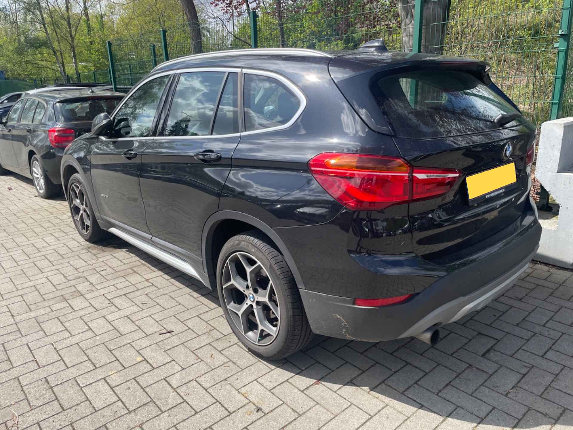 BMW X1 sDRIVE18i CENTENNIAL EXECUTIVE AUT. Leder | Navi | 18" Lichtmetalen velgen - 4/9