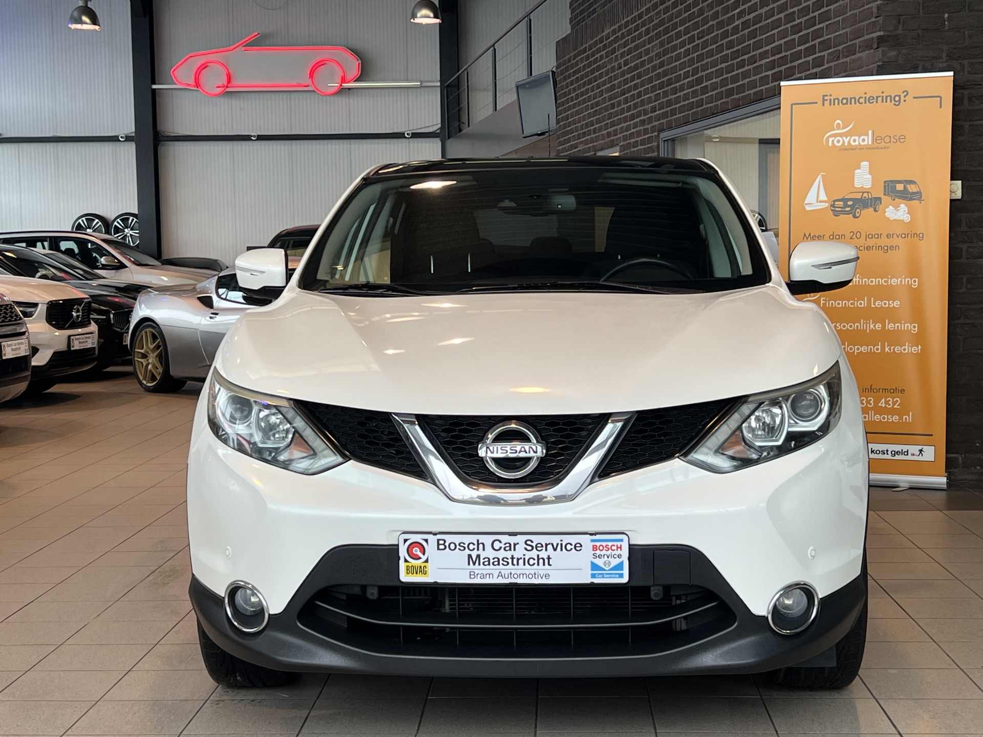 Nissan QASHQAI 1.2 Connect Edition | Panorama | Keurig onderhouden |  Interesse, Proefrit? Bel of app met: 06-24 28 28 42