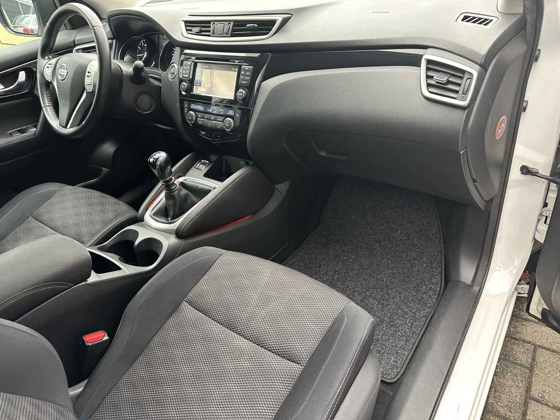 Nissan QASHQAI 1.2 Connect Edition | Panorama | Keurig onderhouden |  Interesse, Proefrit? Bel of app met: 06-24 28 28 42 - 9/28