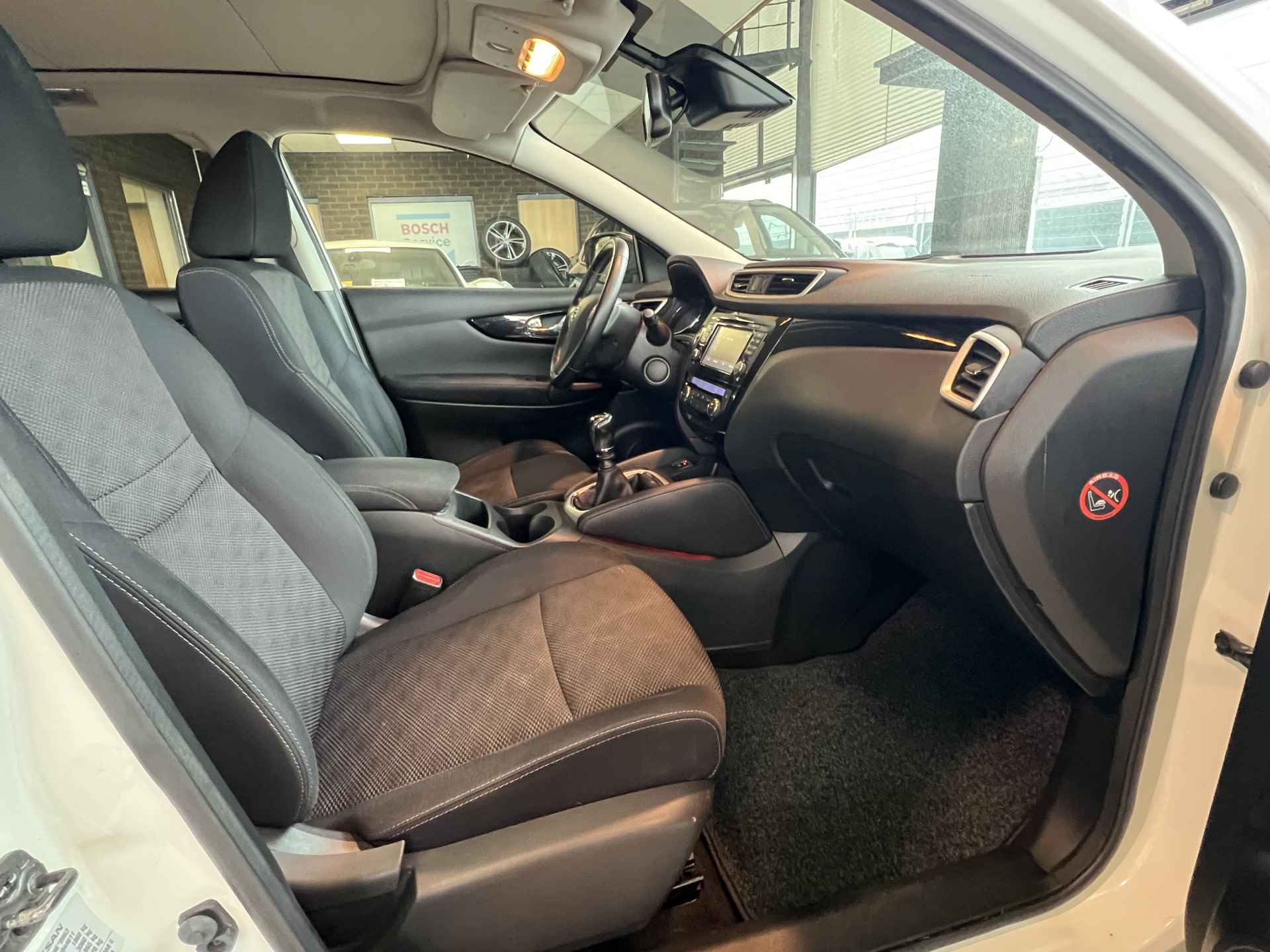 Nissan QASHQAI 1.2 Connect Edition | Panorama | Keurig onderhouden |  Interesse, Proefrit? Bel of app met: 06-24 28 28 42 - 10/28