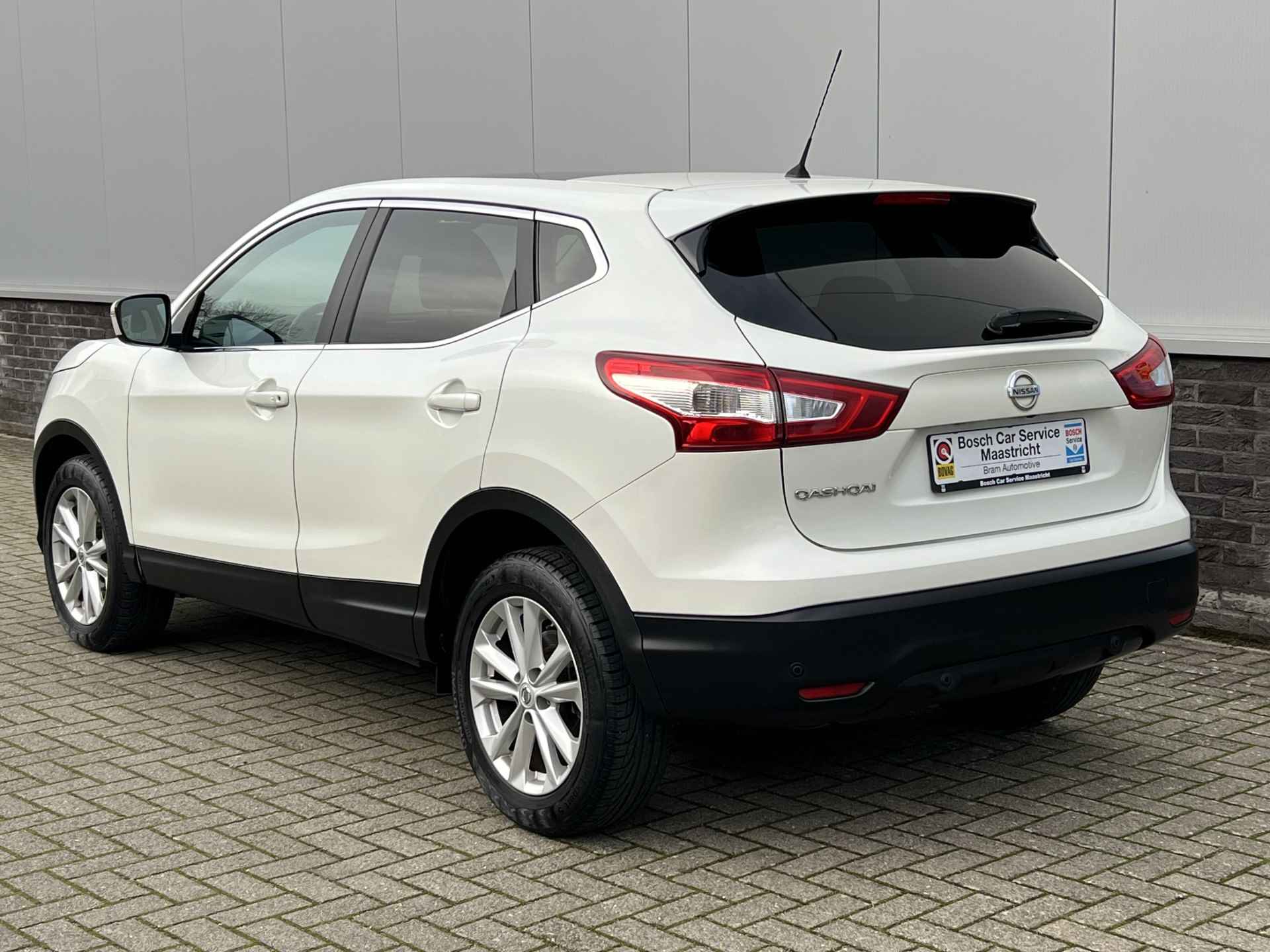 Nissan QASHQAI 1.2 Connect Edition | Panorama | Keurig onderhouden |  Interesse, Proefrit? Bel of app met: 06-24 28 28 42 - 15/28