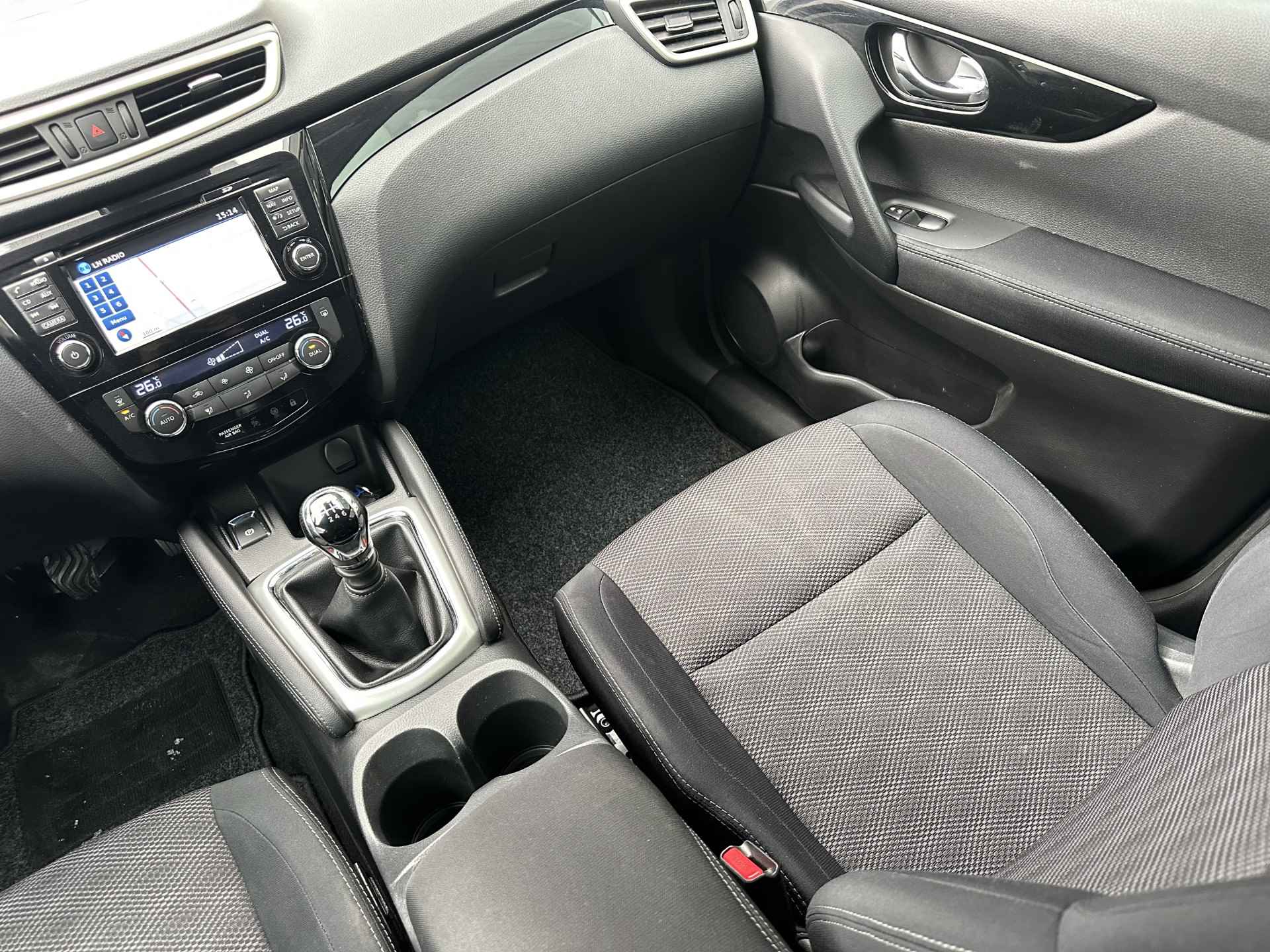 Nissan QASHQAI 1.2 Connect Edition | Panorama | Keurig onderhouden |  Interesse, Proefrit? Bel of app met: 06-24 28 28 42 - 24/28