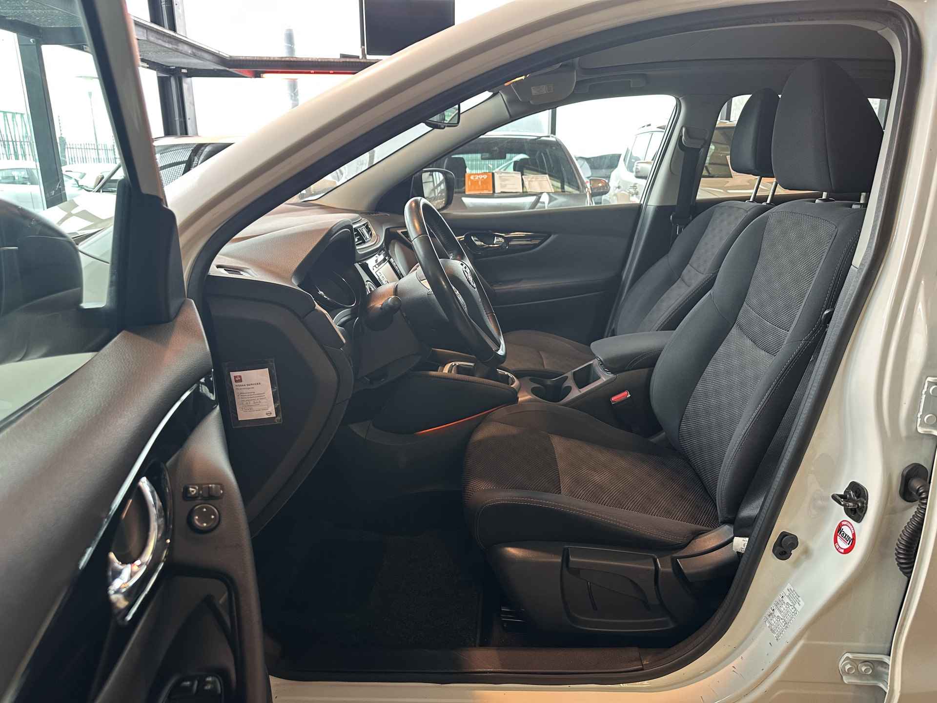 Nissan QASHQAI 1.2 Connect Edition | Panorama | Keurig onderhouden |  Interesse, Proefrit? Bel of app met: 06-24 28 28 42 - 28/28