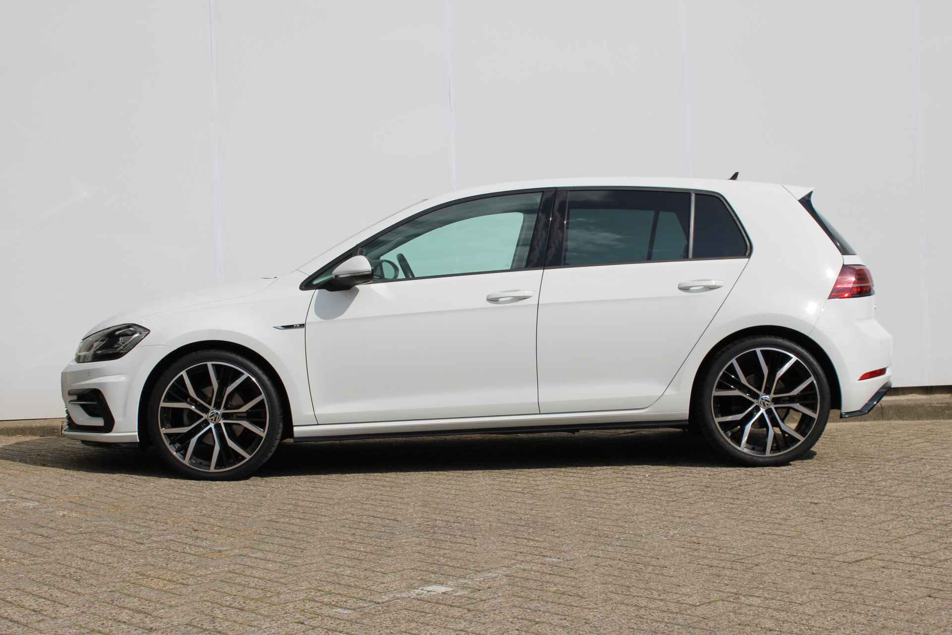 Volkswagen Golf 1.5 TSI 150 pk Highline Business R | Apple Carplay | Climatronic | Parkeersensoren | - 4/46