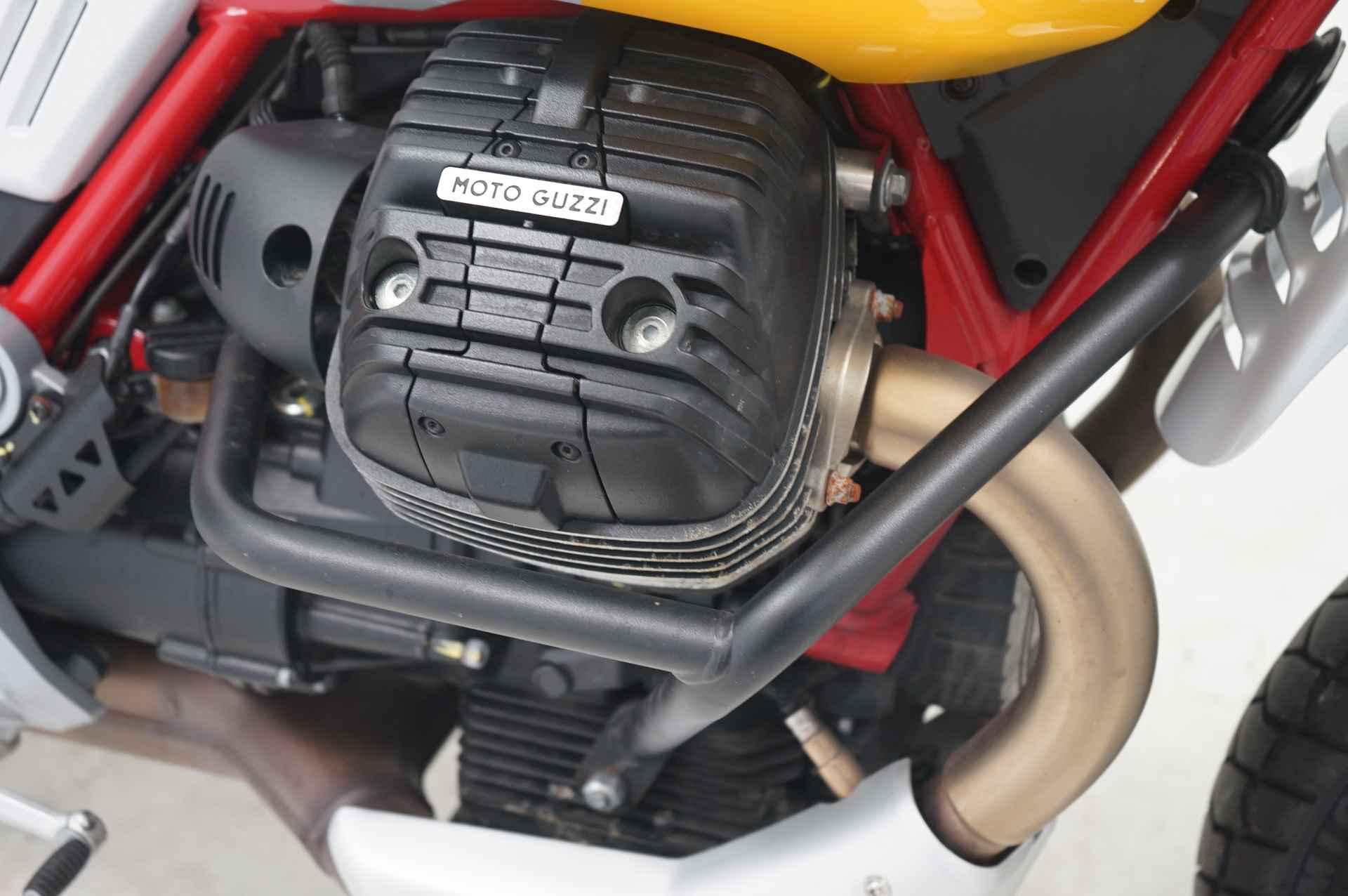 Moto Guzzi V 85 TT - 10/14