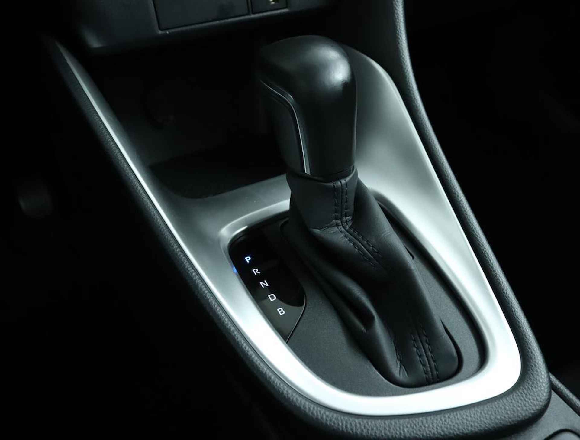 Toyota Yaris 1.5 Hybrid Business Plus | Navigatie | Adaptive Cruise Control | Achteruitrijcamera | Apple Carplay | Android Auto | - 26/50
