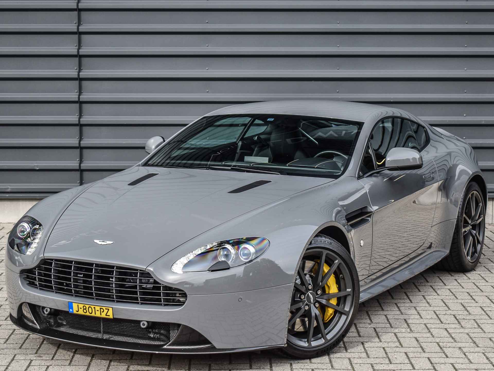 Aston Martin V8 Vantage 4.7 V8 S | 436PK | AM V8 | CARBON DETAILS | CHINA GREY | OBSIDIAN BLACK LEDER & ELECTRON YELLOW | - 8/56