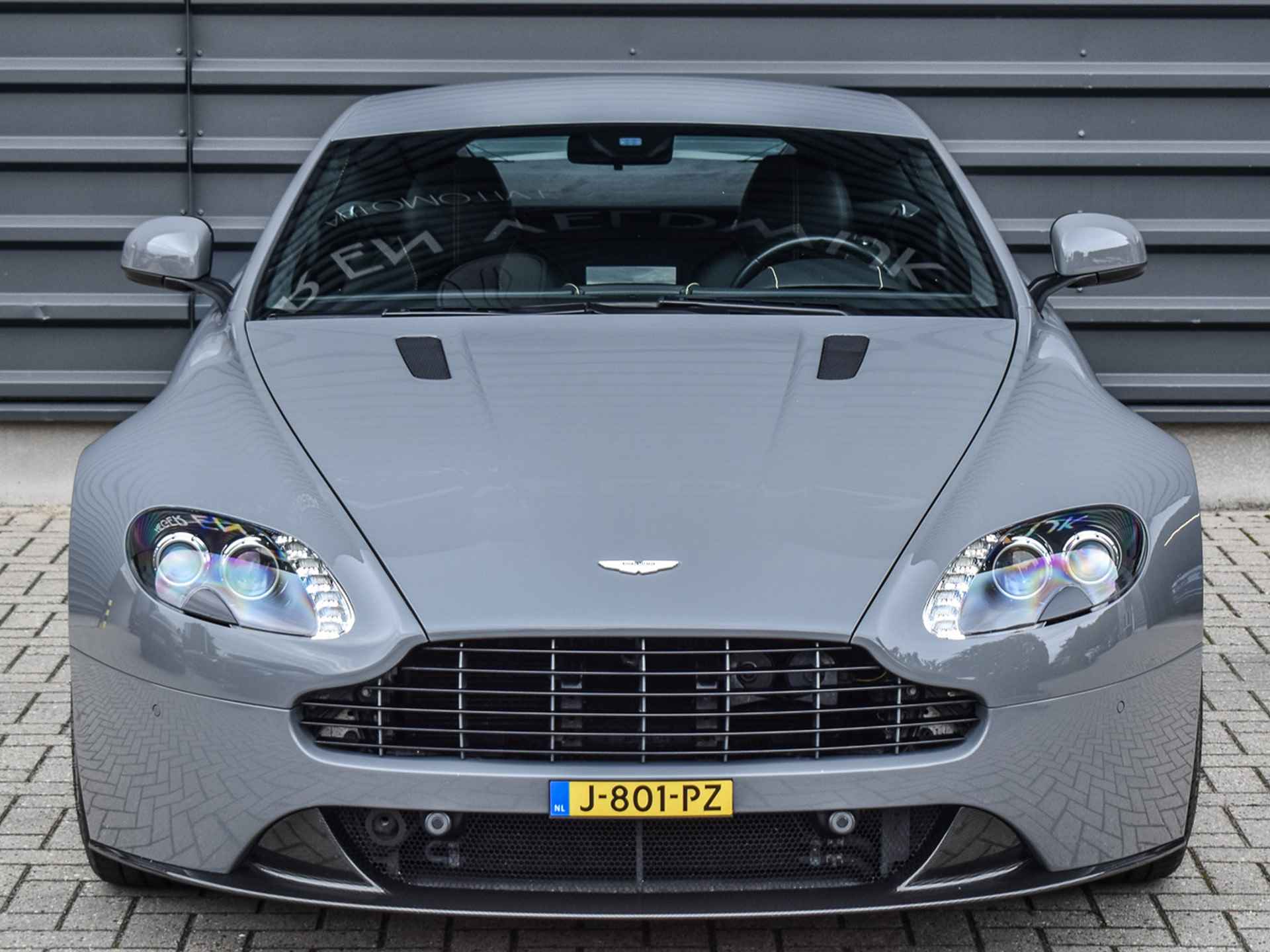 Aston Martin V8 Vantage 4.7 V8 S | 436PK | AM V8 | CARBON DETAILS | CHINA GREY | OBSIDIAN BLACK LEDER & ELECTRON YELLOW | - 22/56