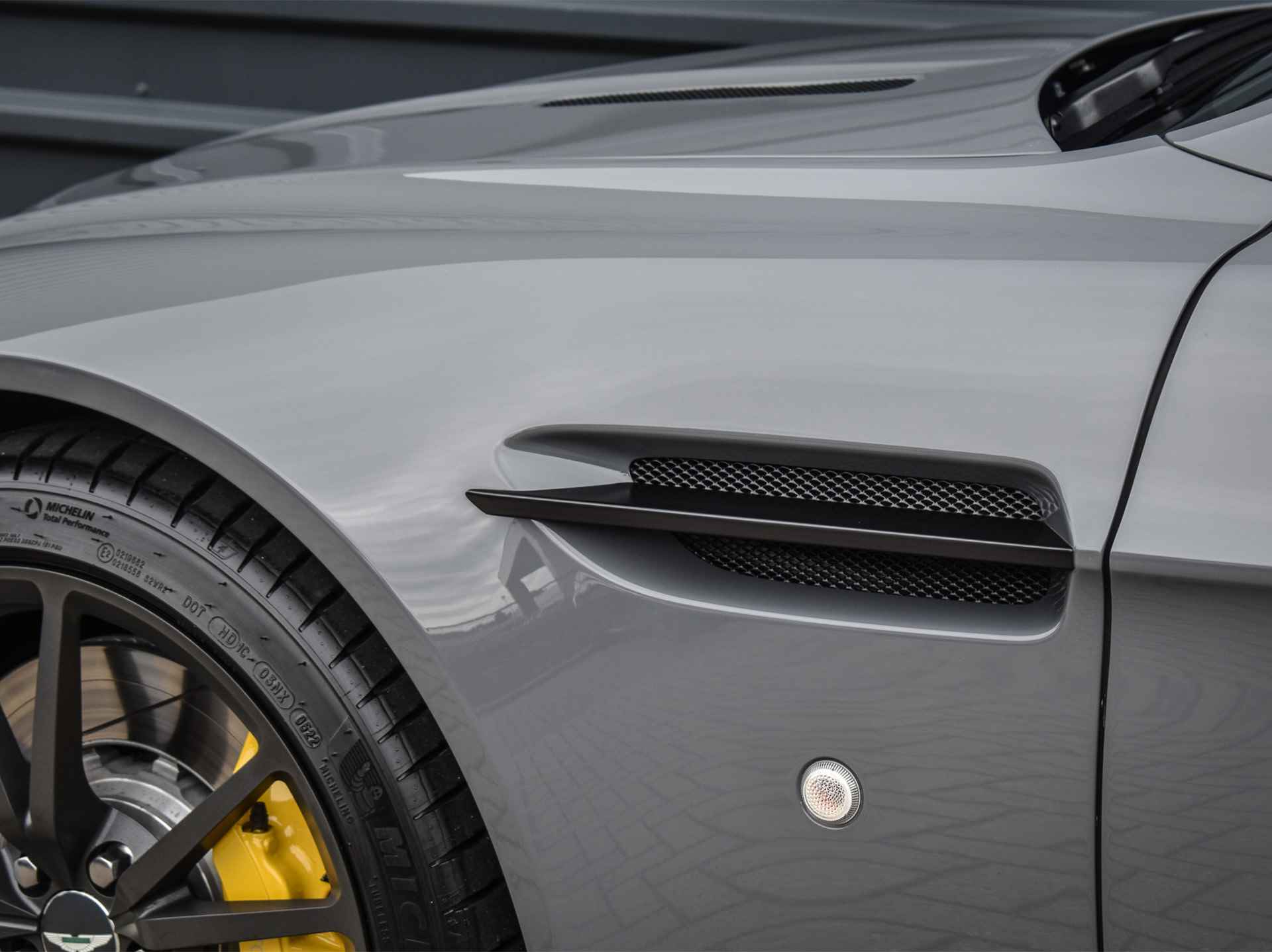 Aston Martin V8 Vantage 4.7 V8 S | 436PK | AM V8 | CARBON DETAILS | CHINA GREY | OBSIDIAN BLACK LEDER & ELECTRON YELLOW | - 27/56