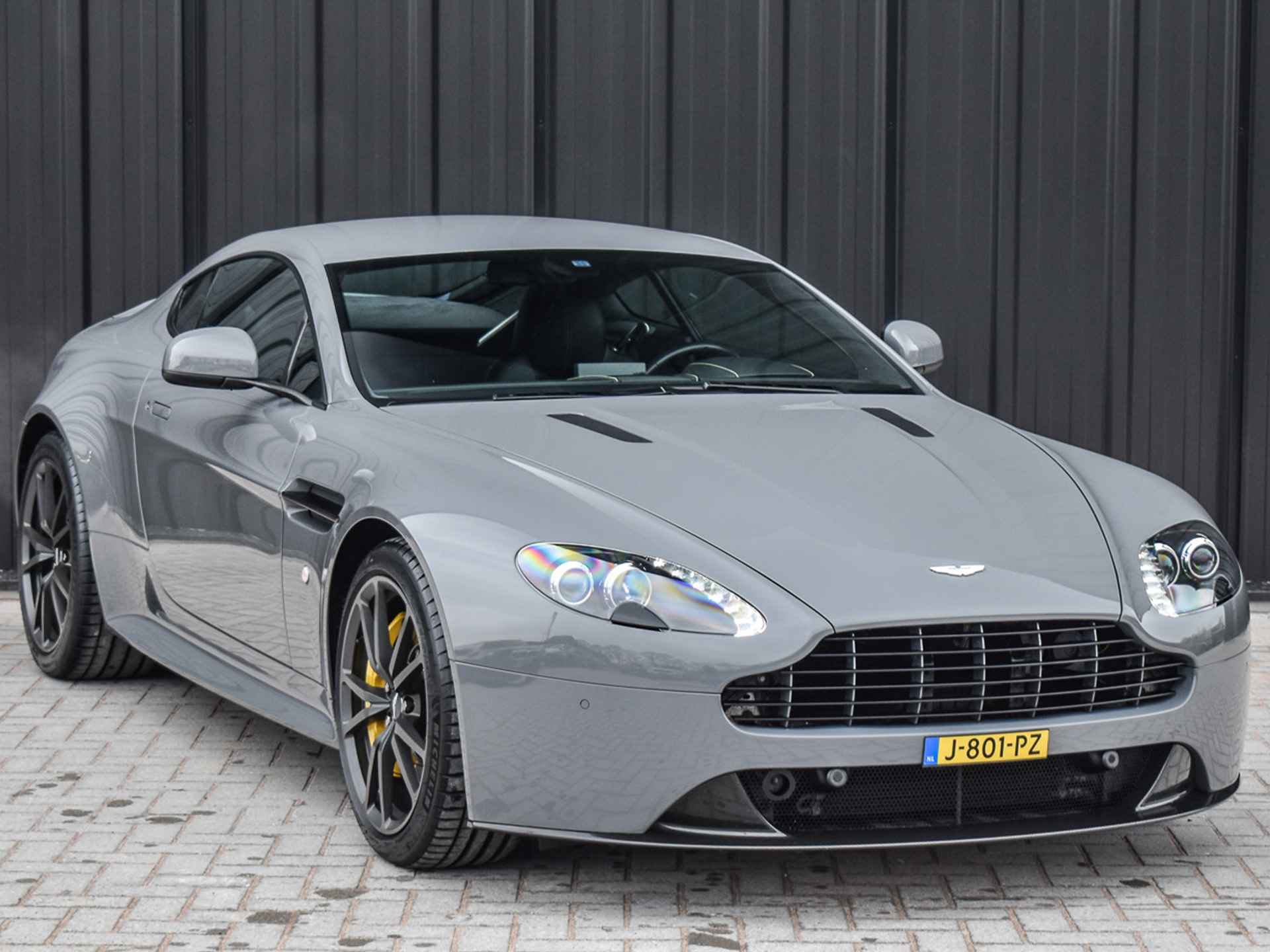 Aston Martin V8 Vantage 4.7 V8 S | 436PK | AM V8 | CARBON DETAILS | CHINA GREY | OBSIDIAN BLACK LEDER & ELECTRON YELLOW | - 58/58