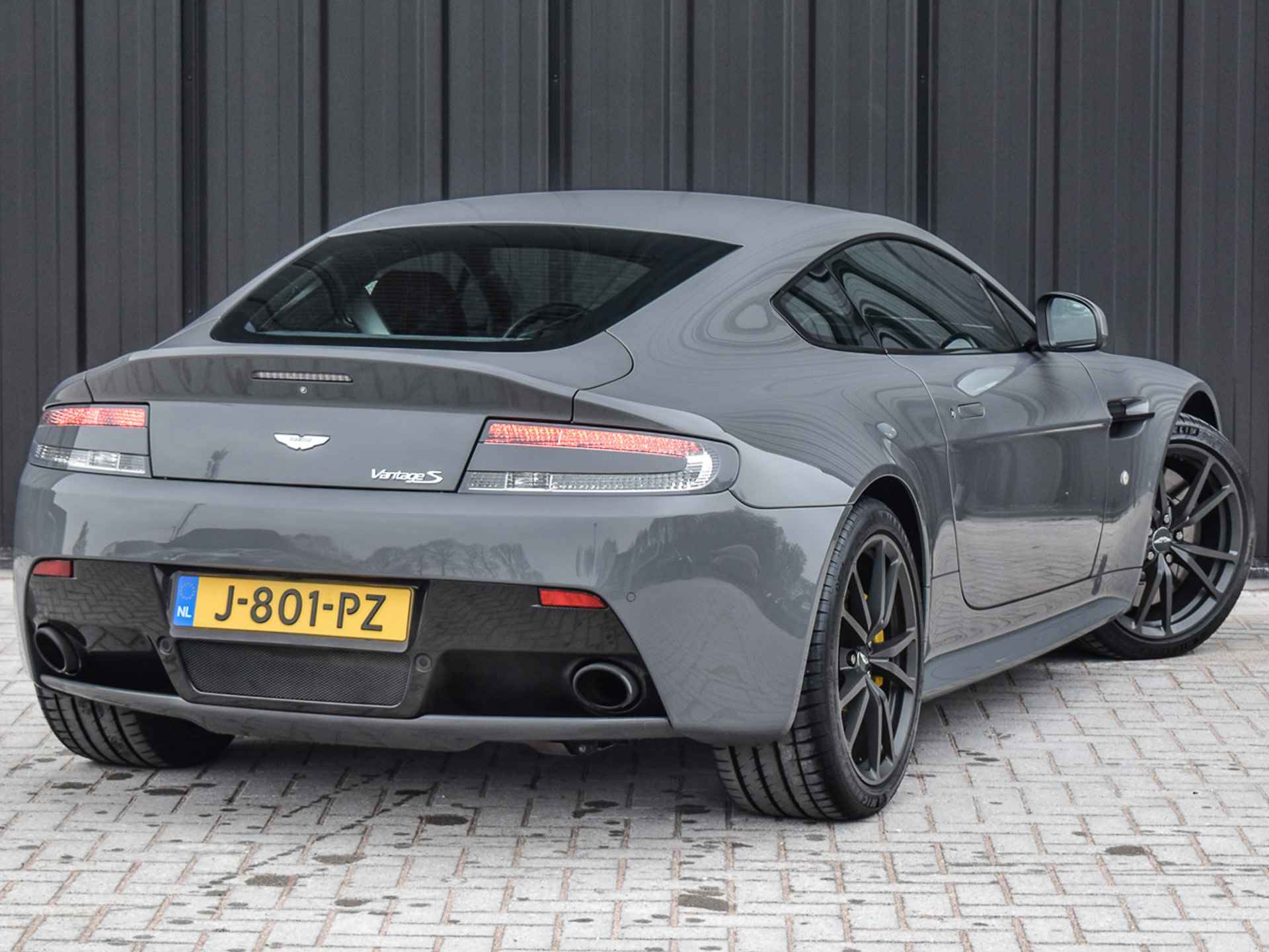 Aston Martin V8 Vantage 4.7 V8 S | 436PK | AM V8 | CARBON DETAILS | CHINA GREY | OBSIDIAN BLACK LEDER & ELECTRON YELLOW | - 4/58