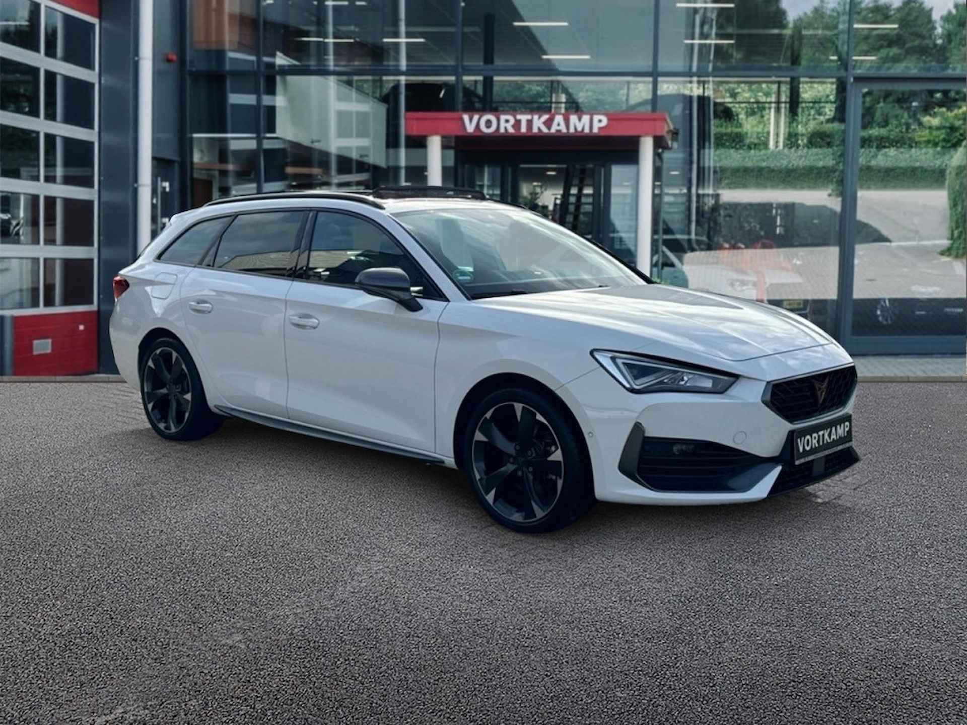 CUPRA Leon Sportstourer 1.4 TSI DSG E-HYBRID PANO-DAK/CAMERA/NAVI/ACC/STOELVERW - 3/23