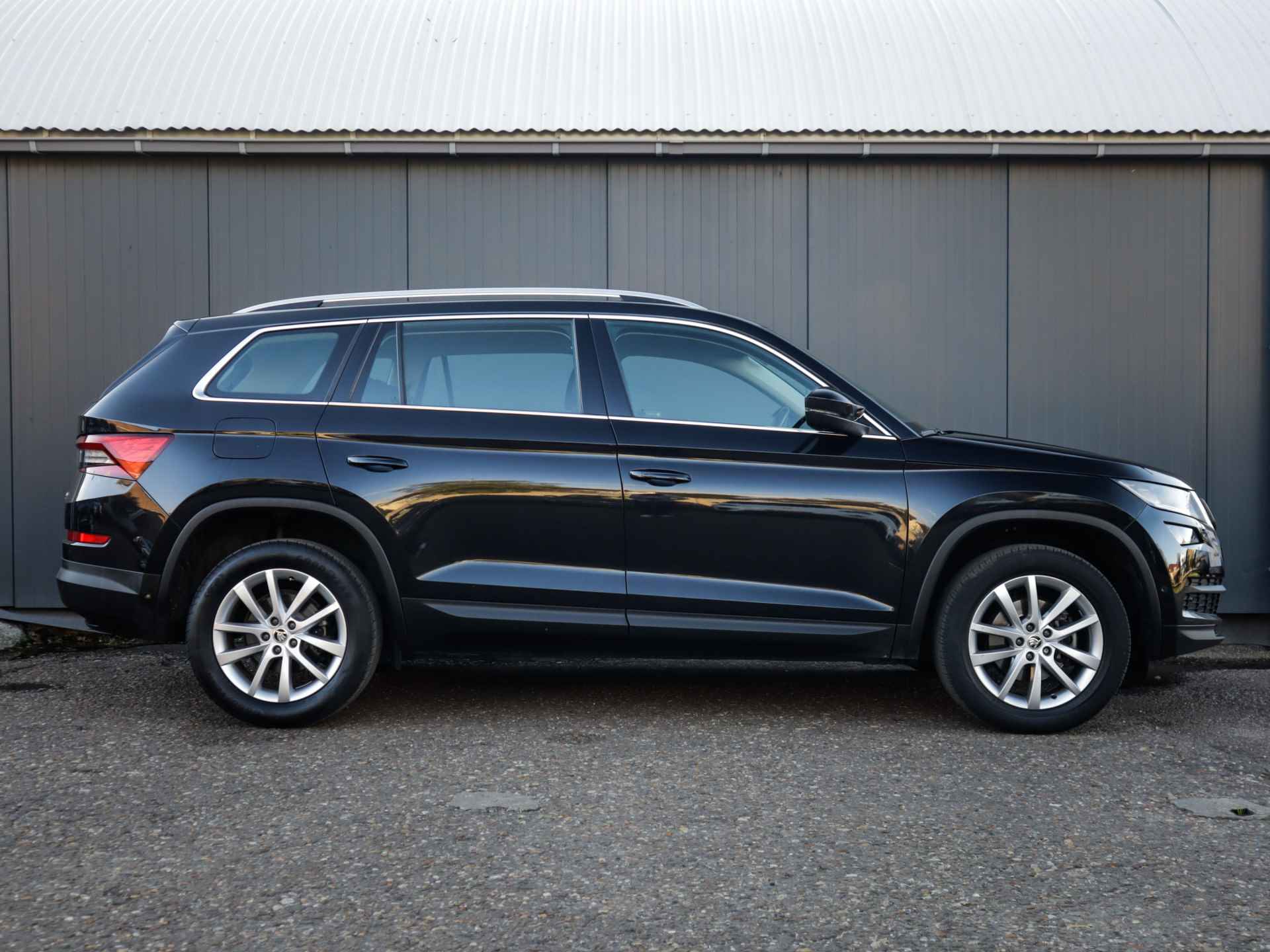 Škoda Kodiaq 1.5 TSI Style Business 1e-Eig, Skoda-Dealer-Onderh, 12-Mnd-BOVAG, NL-Auto, Trekhaak-Uitklpb, Navigatie/Apple-Carplay/Android-Auto, Cruisecontrol, Keyless-Entry/Start, Elek.-Achterklep, Achteruitrijcamera, Parkeersensoren-V+A, Stoelverwarming, DAB, Lm-Velgen-18Inch, Privacy-Glas - 5/47