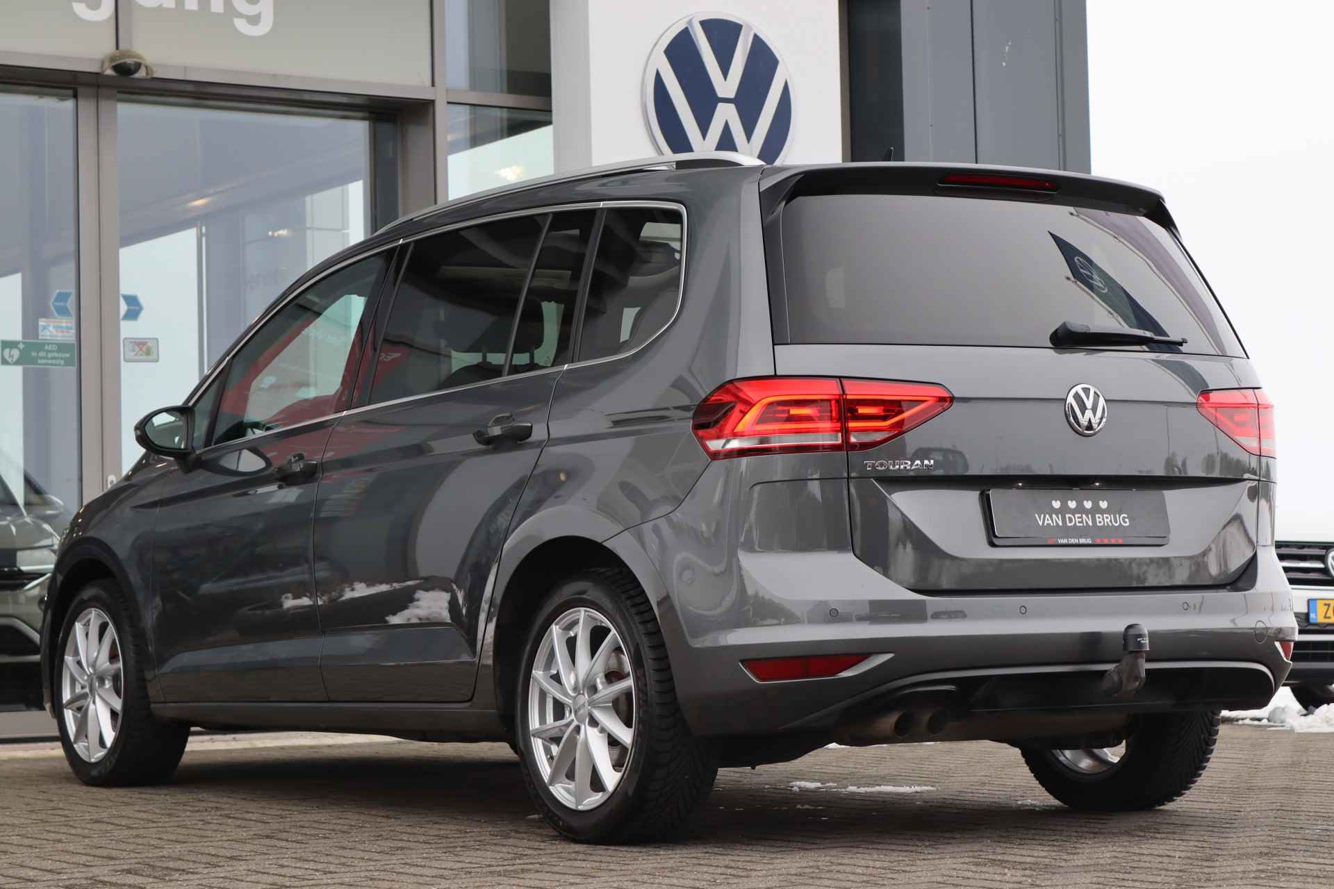 Volkswagen Touran 1.4 TSI 150 pk DSG Highline 5P | Panoramadak | Zwenkbare Trekhaak | Voorstoelen met Massage | LED | Stoel + Stuur verwarmd | Camera | 17'' LM | Grootlicht Assistent | - 12/45