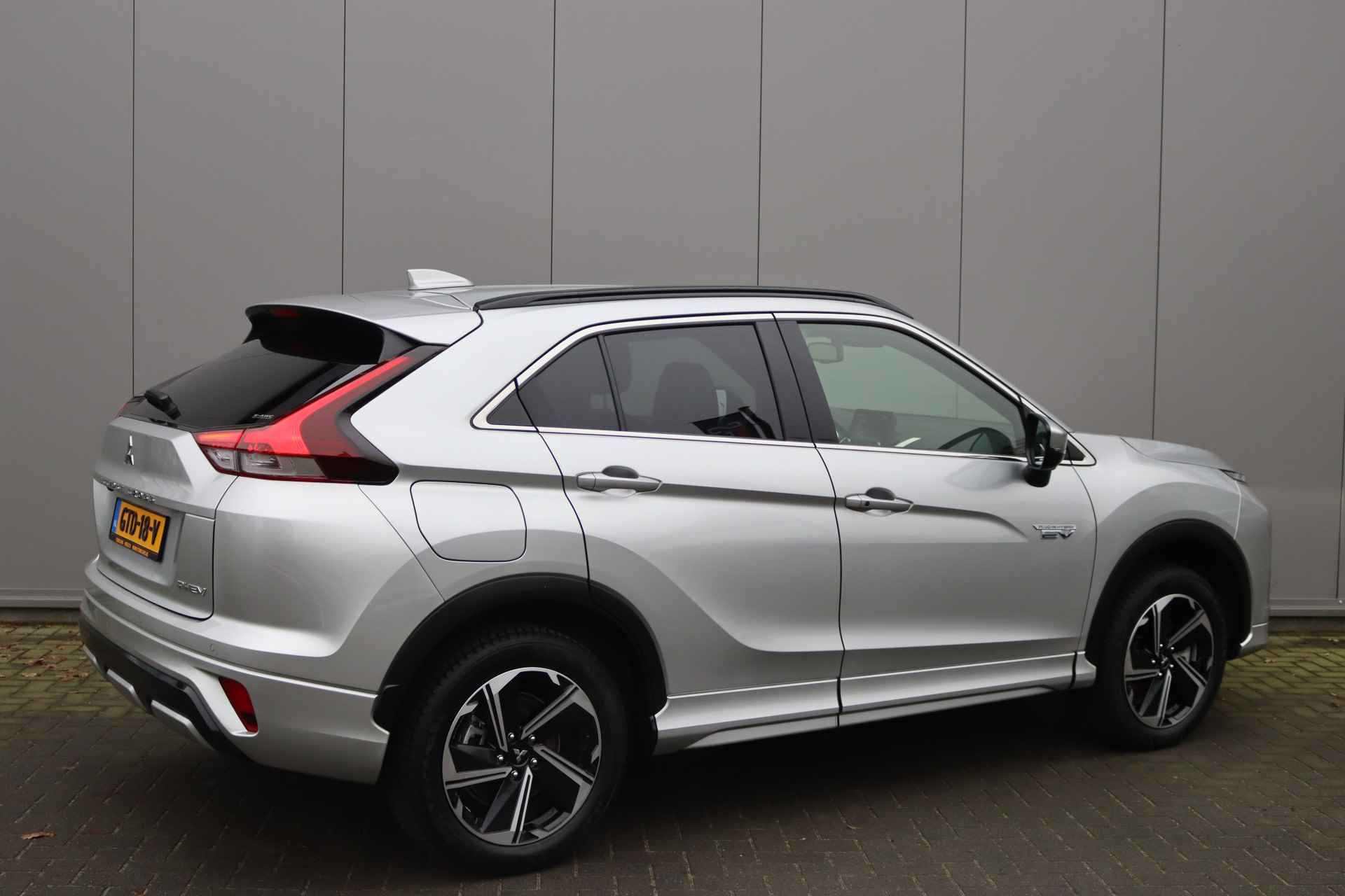 Mitsubishi Eclipse Cross 2.4 PHEV Intense + Sport-pack/Navigatie/Winter-Pack/Camera/Adaptive-Cruise - 4/31