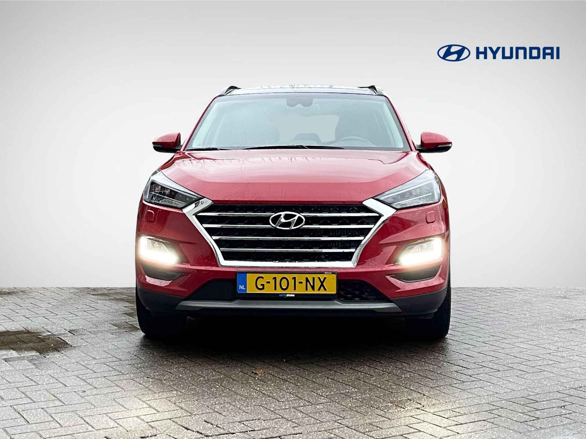 Hyundai Tucson 1.6 T-GDI 4WD Premium Sky | Trekhaak | Panoramadak | Leder | Navigatie | 360° Camera | Apple Carplay/Anrdoid Auto | Stuur- + Stoelverwarming | Rijklaarprijs! - 2/34