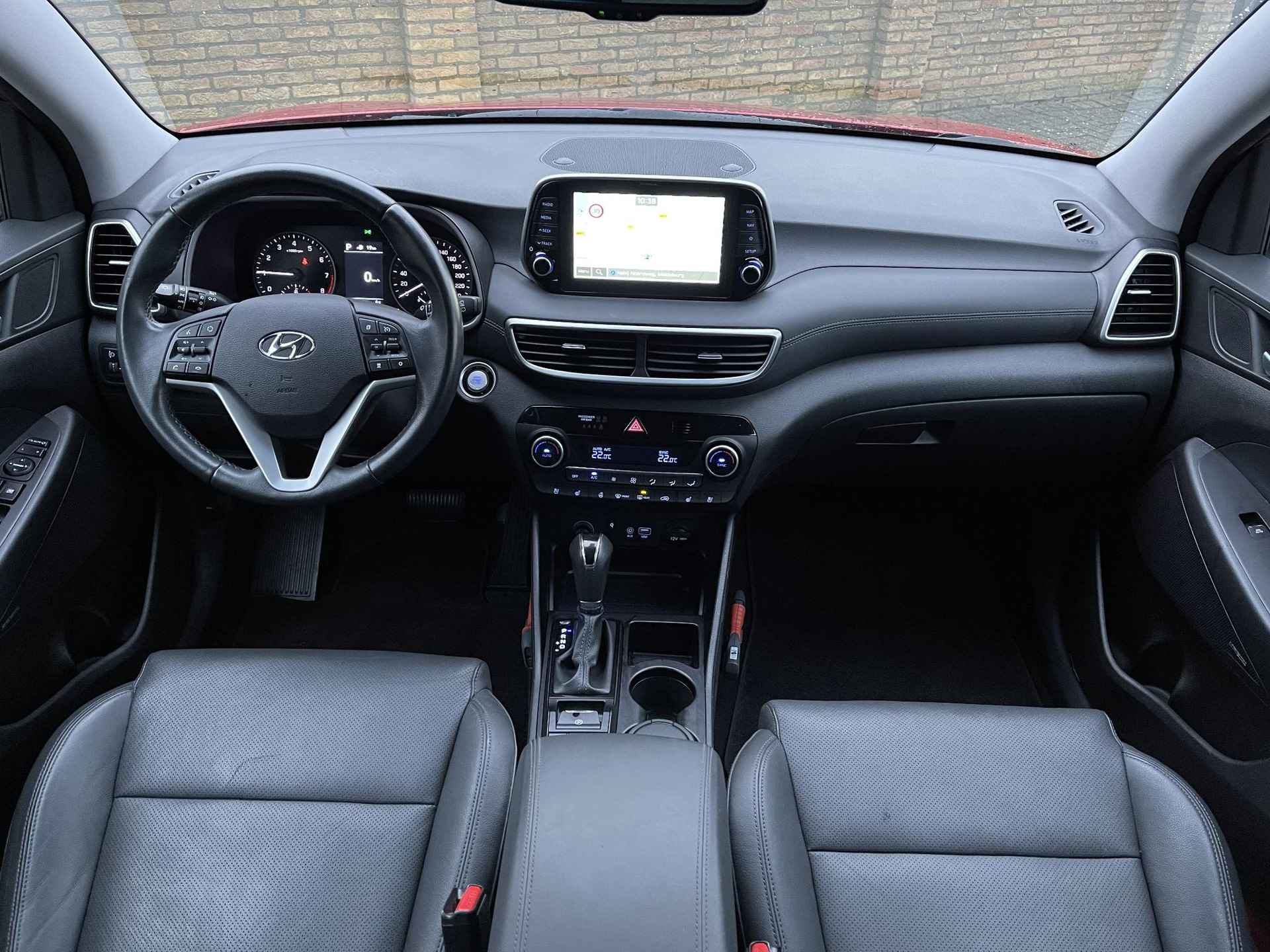 Hyundai Tucson 1.6 T-GDI 4WD Premium Sky | Trekhaak | Panoramadak | Leder | Navigatie | 360° Camera | Apple Carplay/Anrdoid Auto | Stuur- + Stoelverwarming | Rijklaarprijs! - 14/34